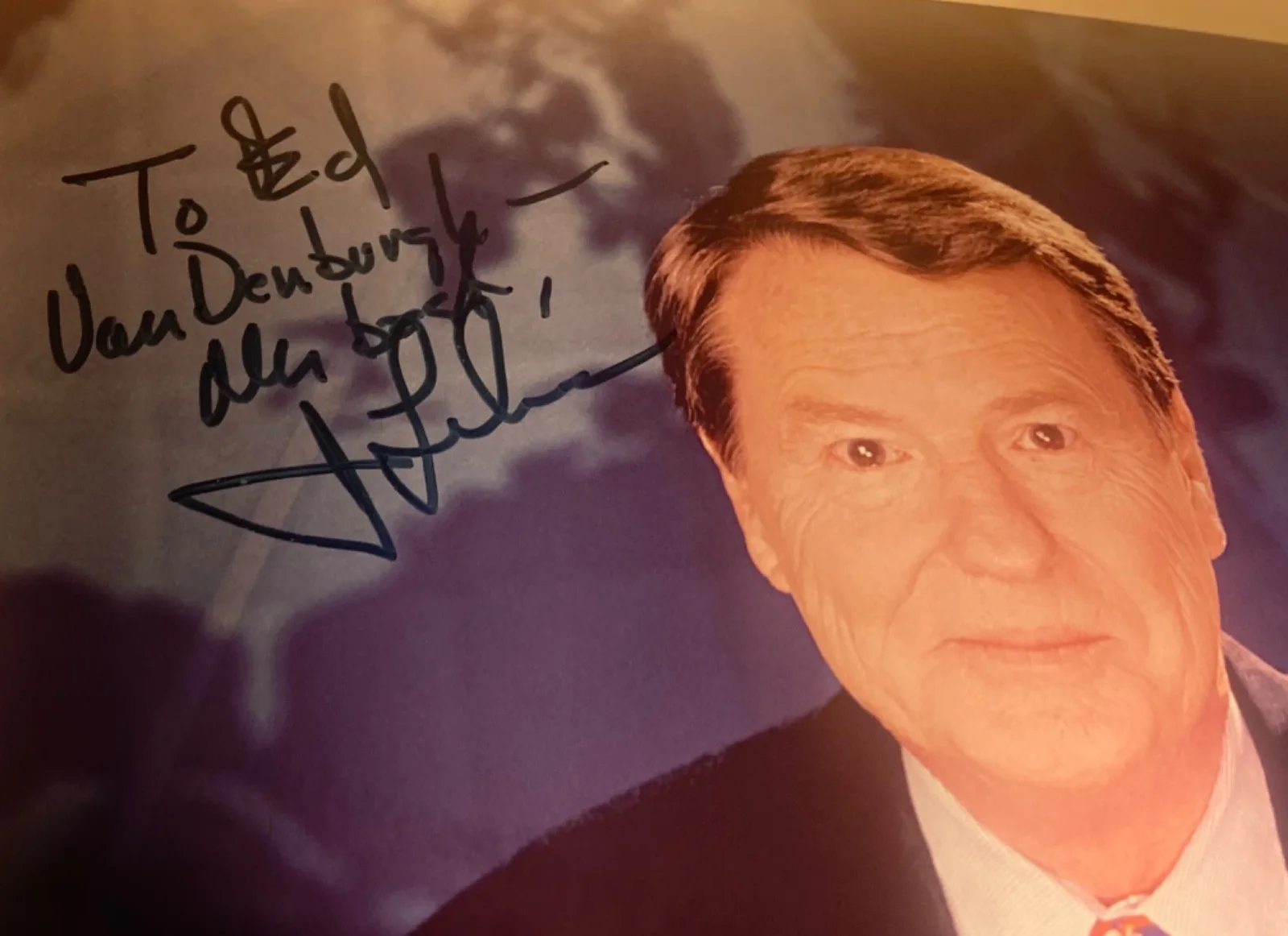 Hand SIGNED Jim Lehrer 8x10 (1999) The NewsHour Press Photo - Executive Editor, image 4