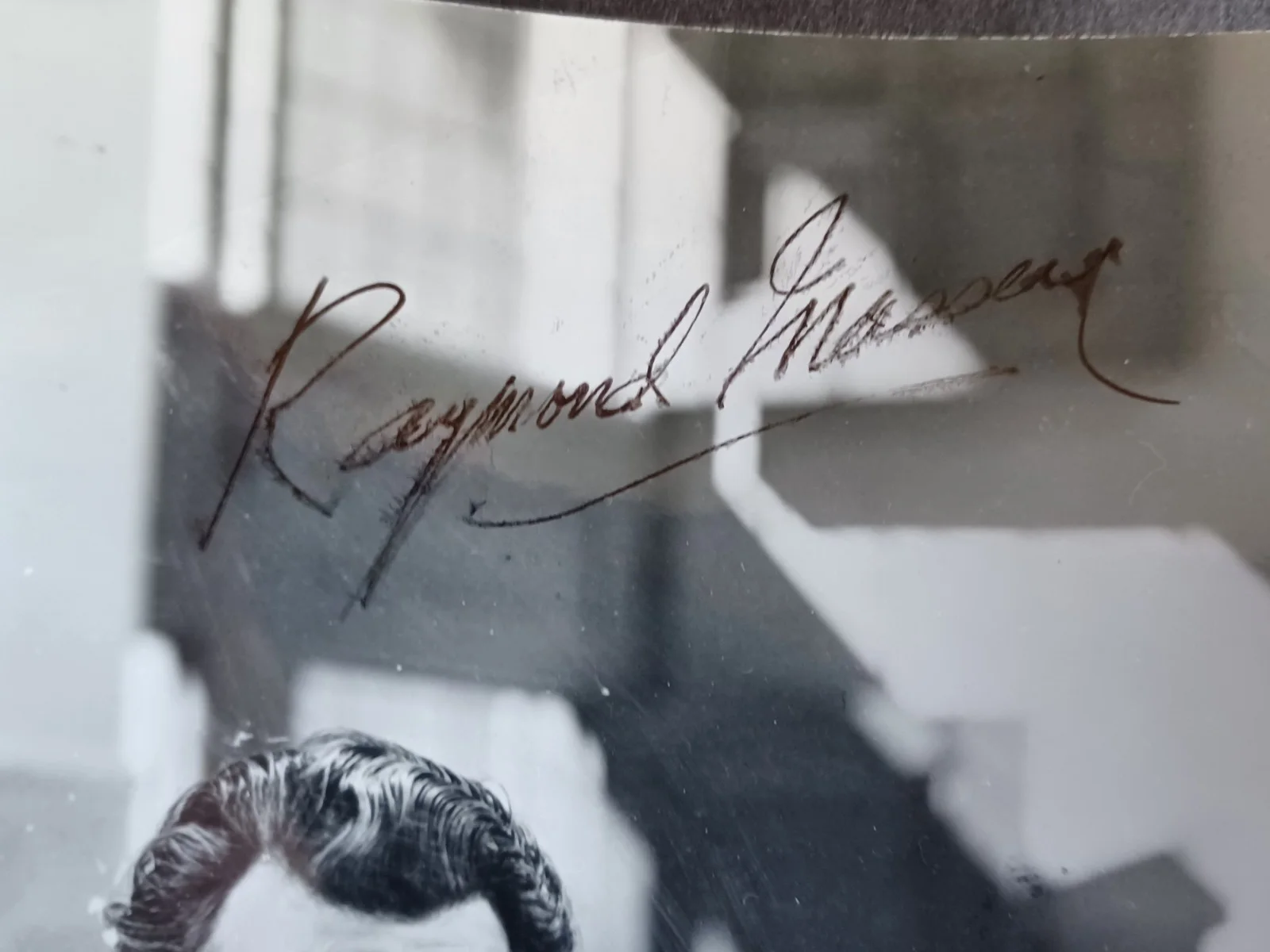 Raymond Massey (d. 1983) Signed 7.25" x 9.25" Photo - Fire Over England, изображение 2