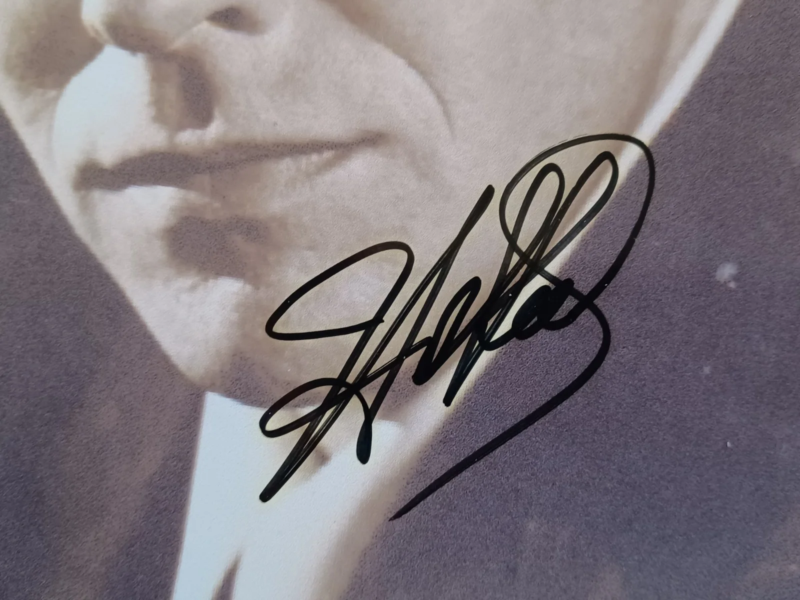 Howard Keel (d. 2004) Signed 7.5" x 10" Photo - Show Boat, Dallas, изображение 2