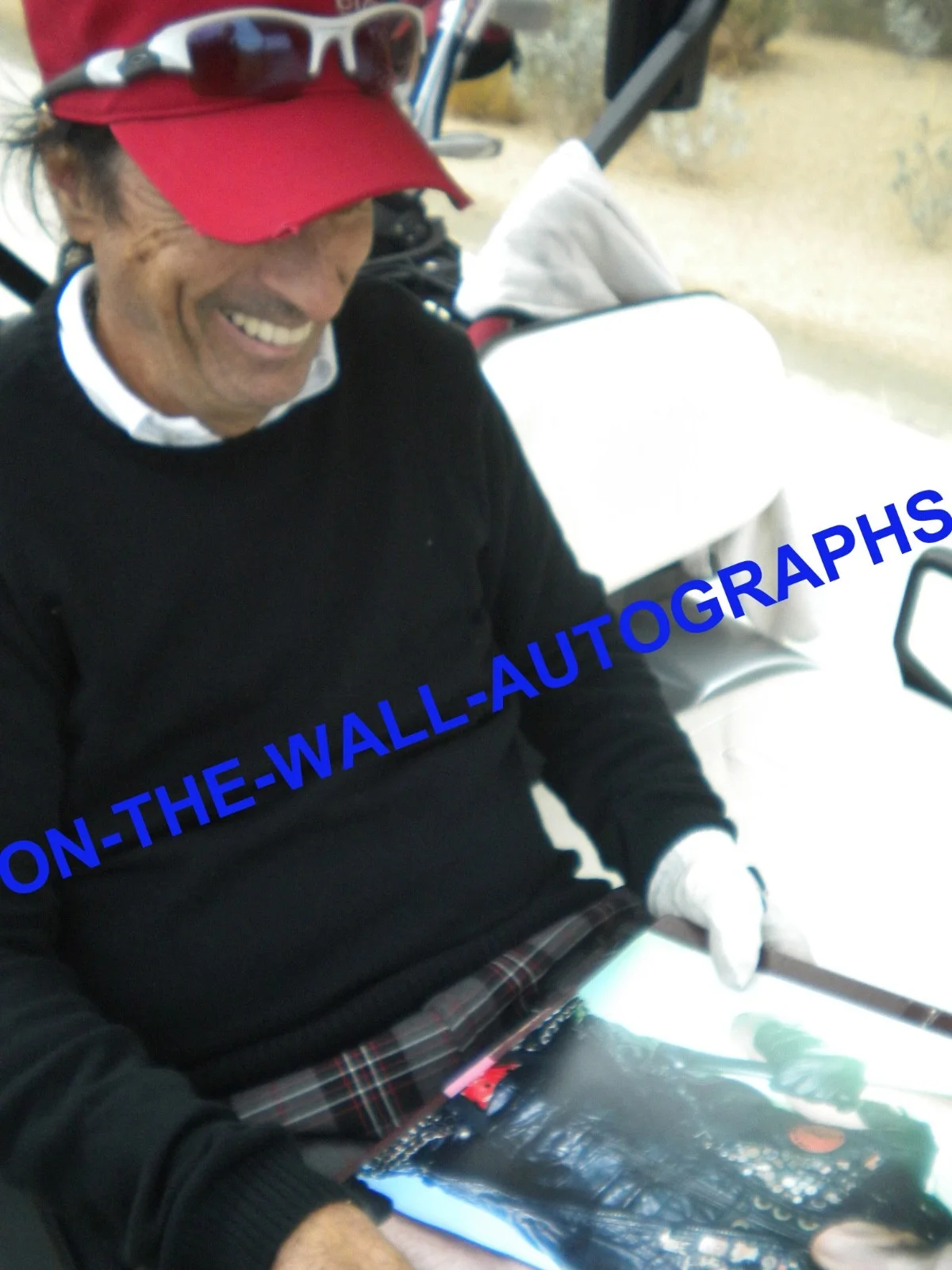 ALICE COOPER HAND SIGNED AUTOGRAPHED GUITAR! SCHOOLS OUT ROCK WITH PROOF +C.O.A., image 3
