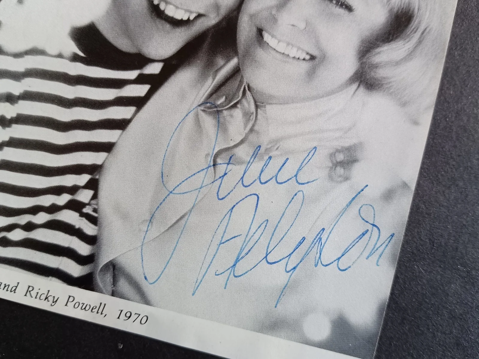 June Allyson (d. 2006) Signed 3.75" x 5" Photo - Actress - B, изображение 2