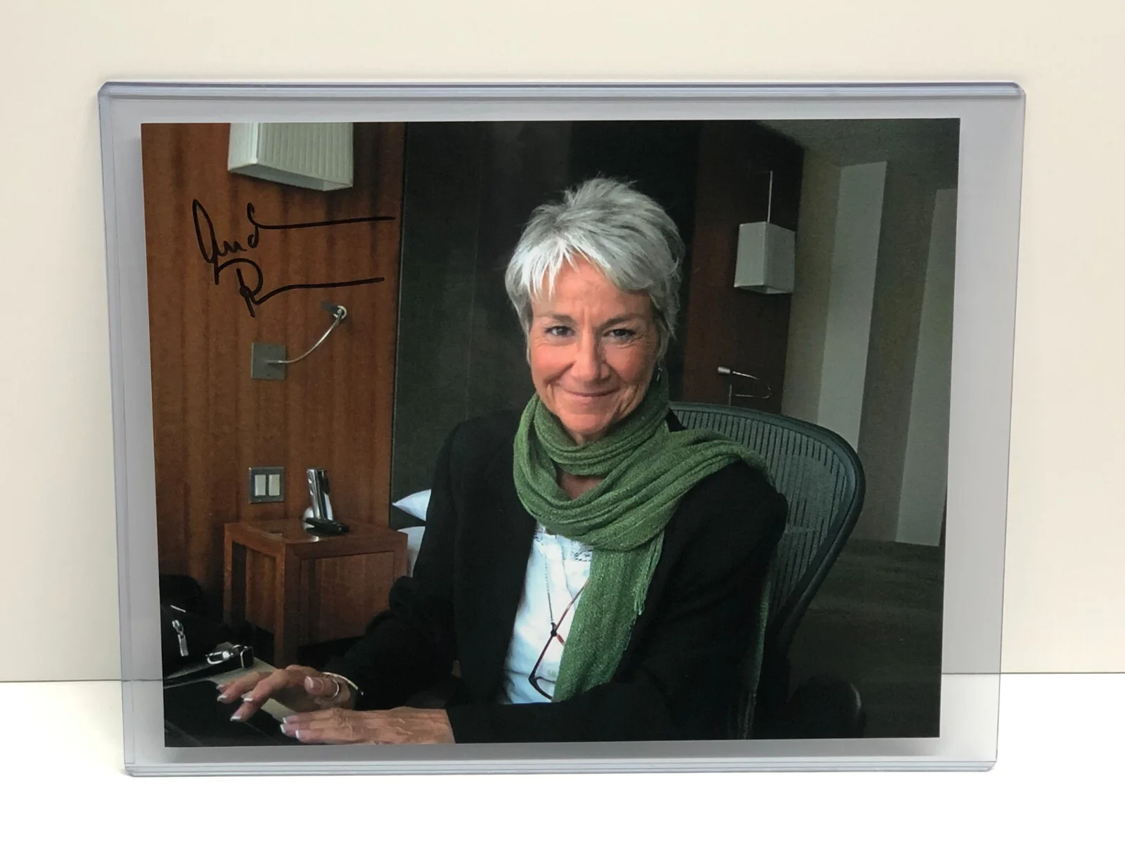 Andrea Romano — Andrea Romano BATMAN Animated Series Hand Autographed 8 x 10 Photo Wizard World