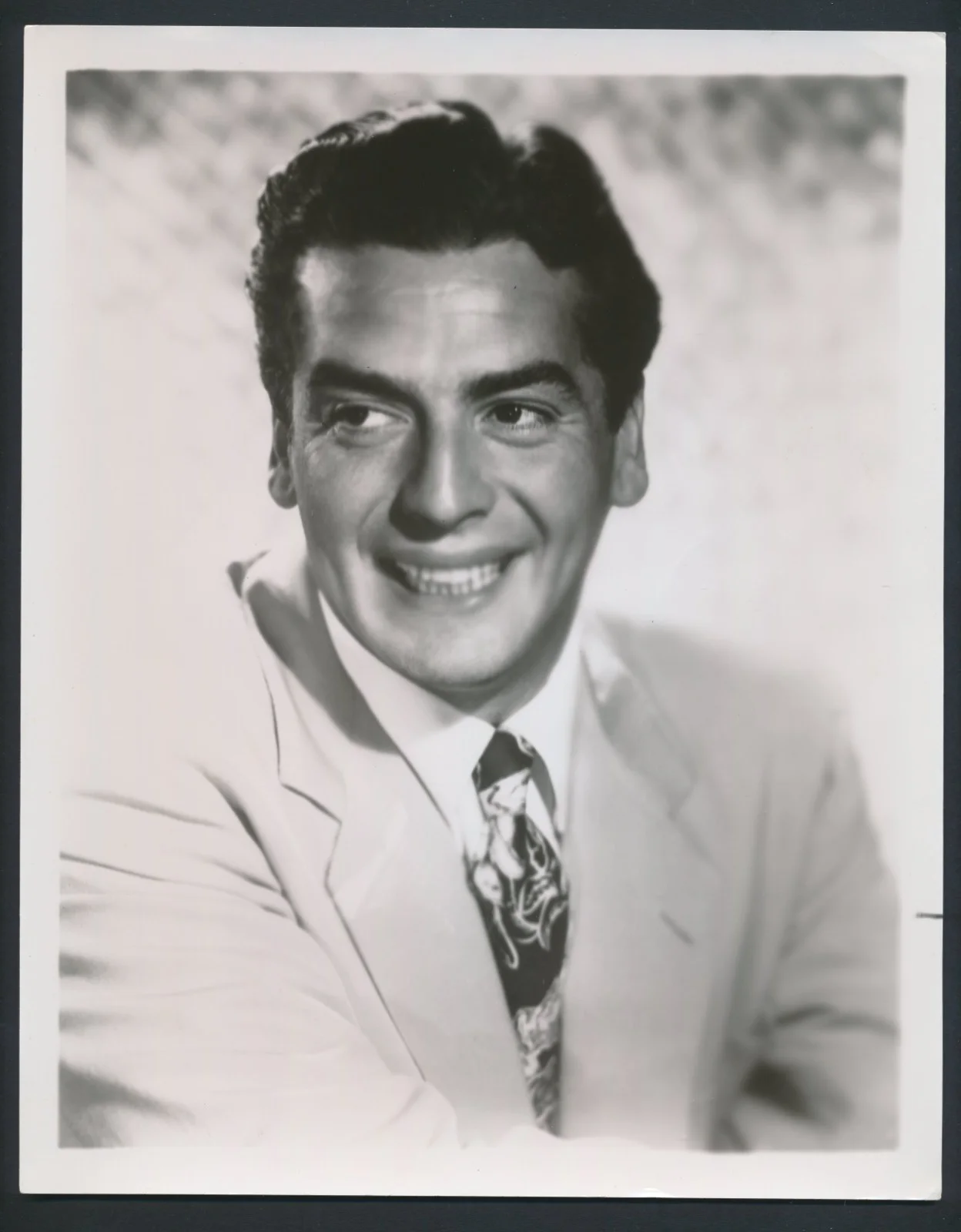 Victor Mature - 1940's Signed Album Page w/ Modern Photo - Autograph, изображение 5