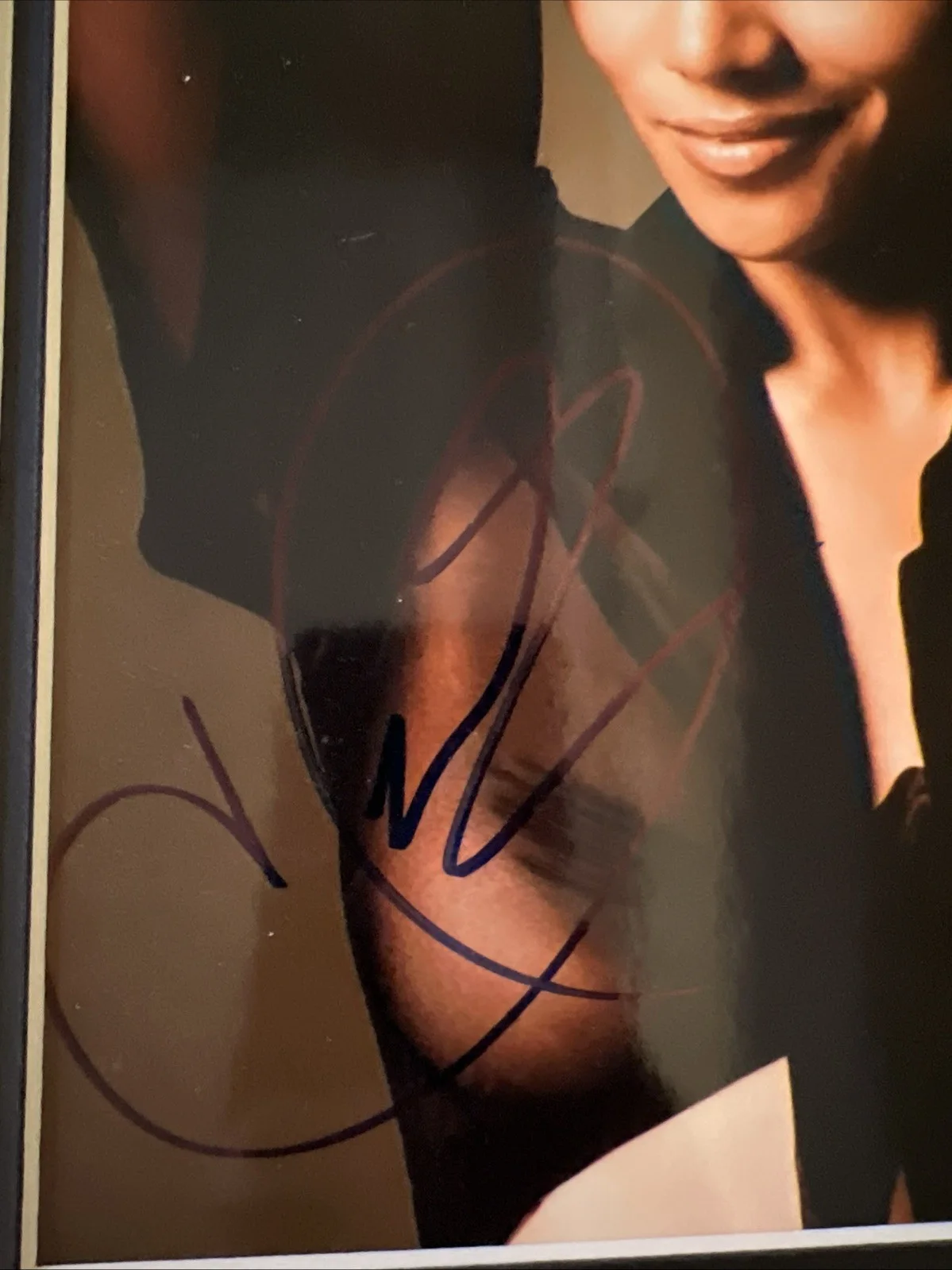 Halle Berry, Autographed 8x10 Signed Photos. In Person Signed, image 2
