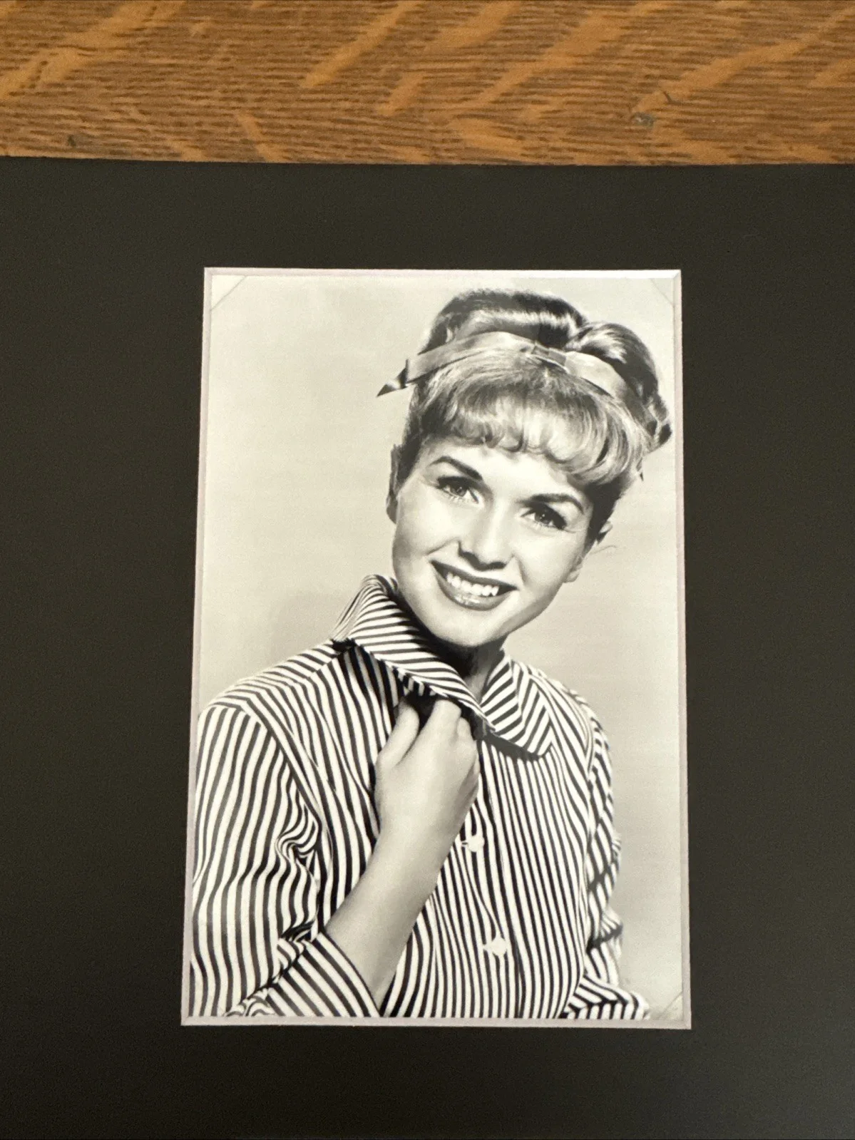 Debbie Reynolds Signed Autographed Photo Matted To 8x10 JSA Authentic, image 2