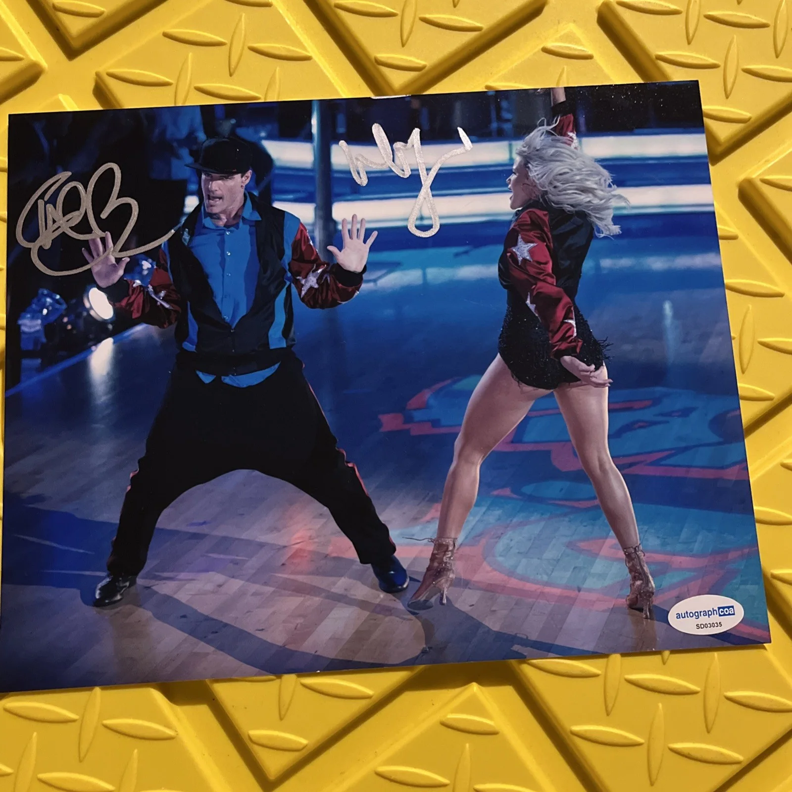 VANILLA ICE WITNEY CARSON — VANILLA ICE WITNEY CARSON SIGNED AUTOGRAPHED PHOTO 8x10 DANCING With STARS ACOA, image 3