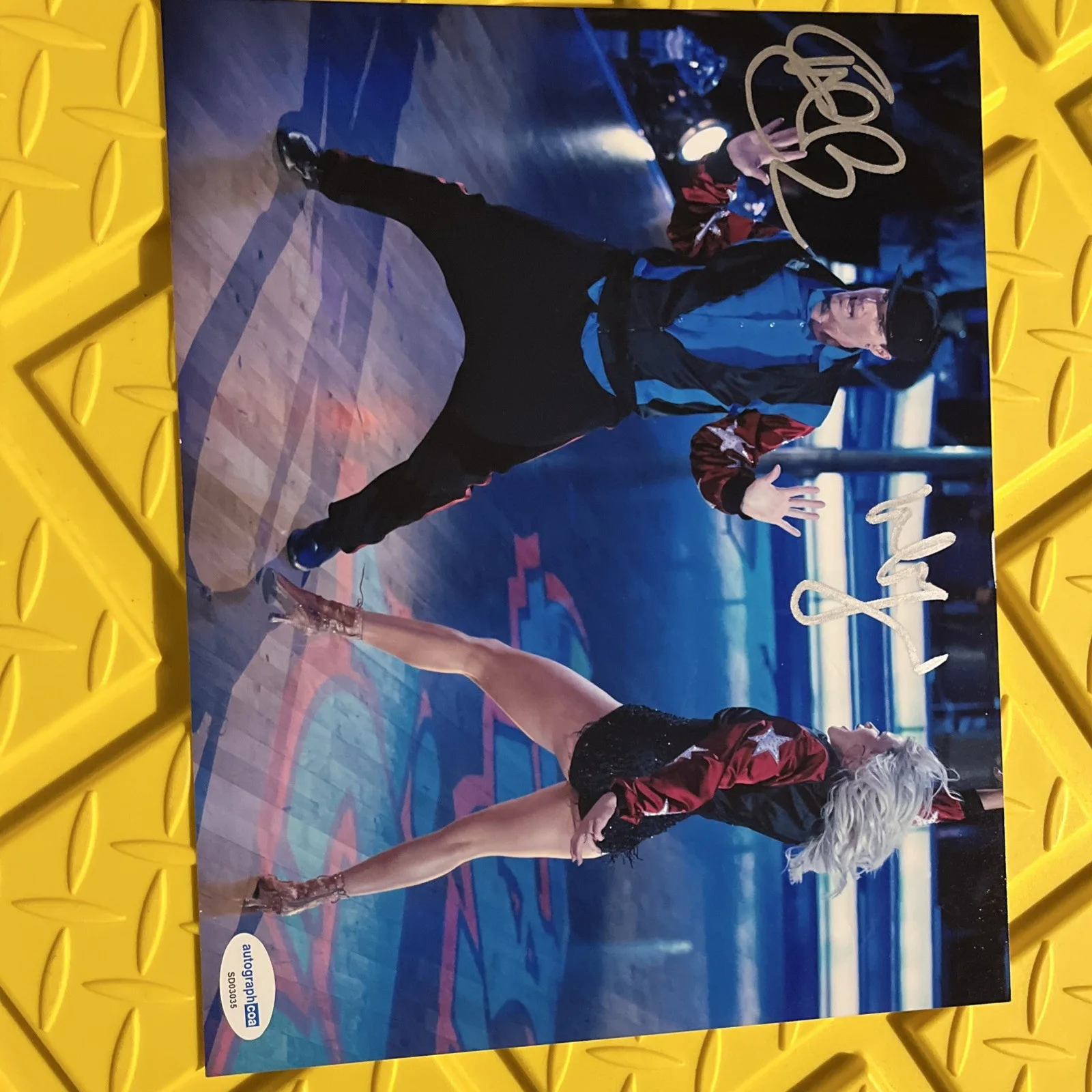 VANILLA ICE WITNEY CARSON — VANILLA ICE WITNEY CARSON SIGNED AUTOGRAPHED PHOTO 8x10 DANCING With STARS ACOA, image 5