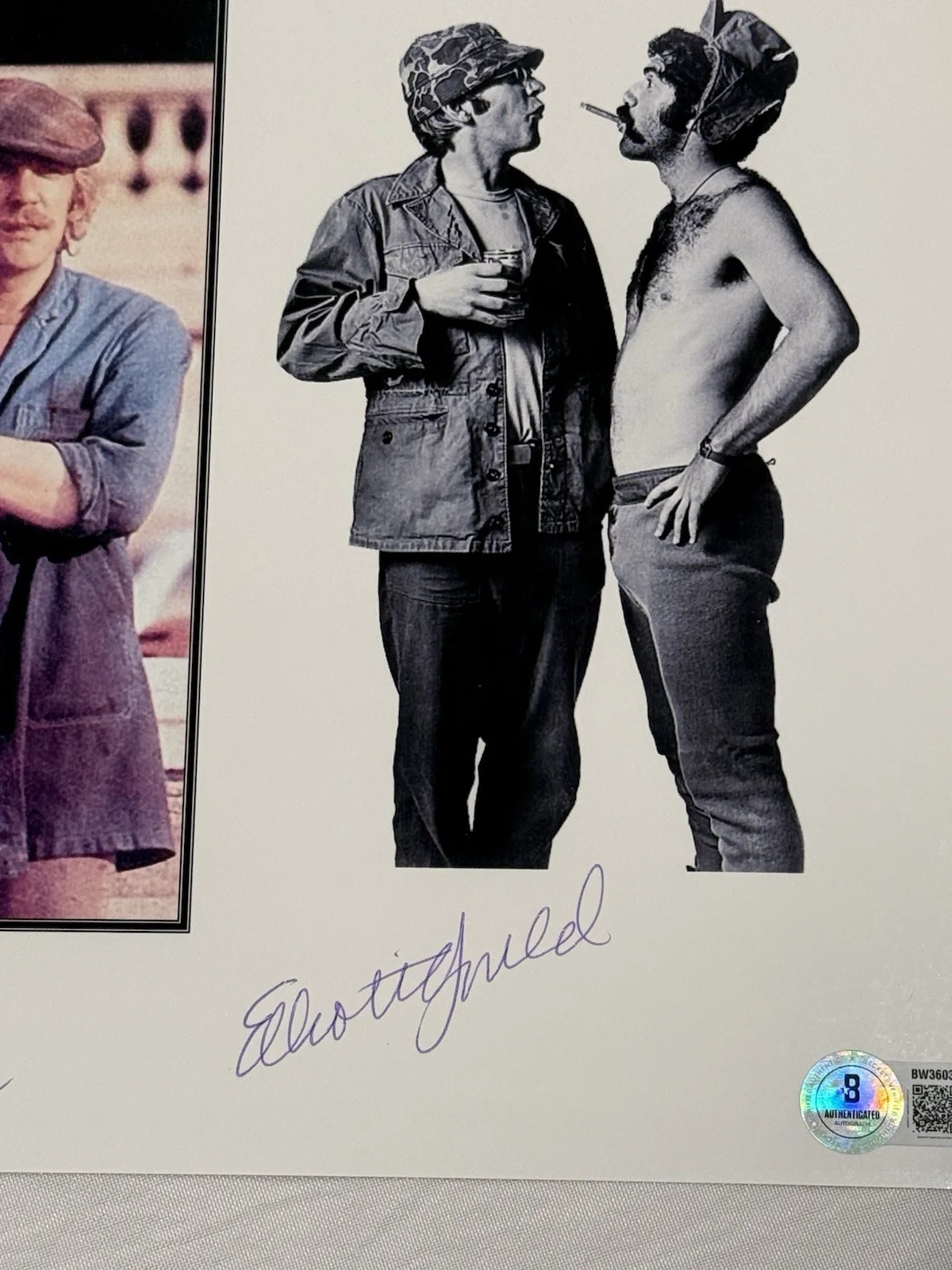 Elliott Gould — Elliott Gould Signed Trapper John MASH Photo W/ Donald Sutherland Beckett COA, image 2