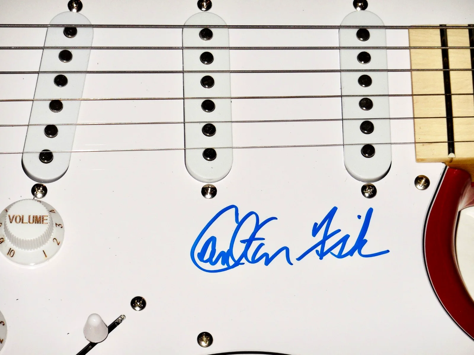 CARLTON FISK AUTOGRAPHED ELECTRIC GUITAR (BOSTON RED SOX) - W/ COA!, image 2