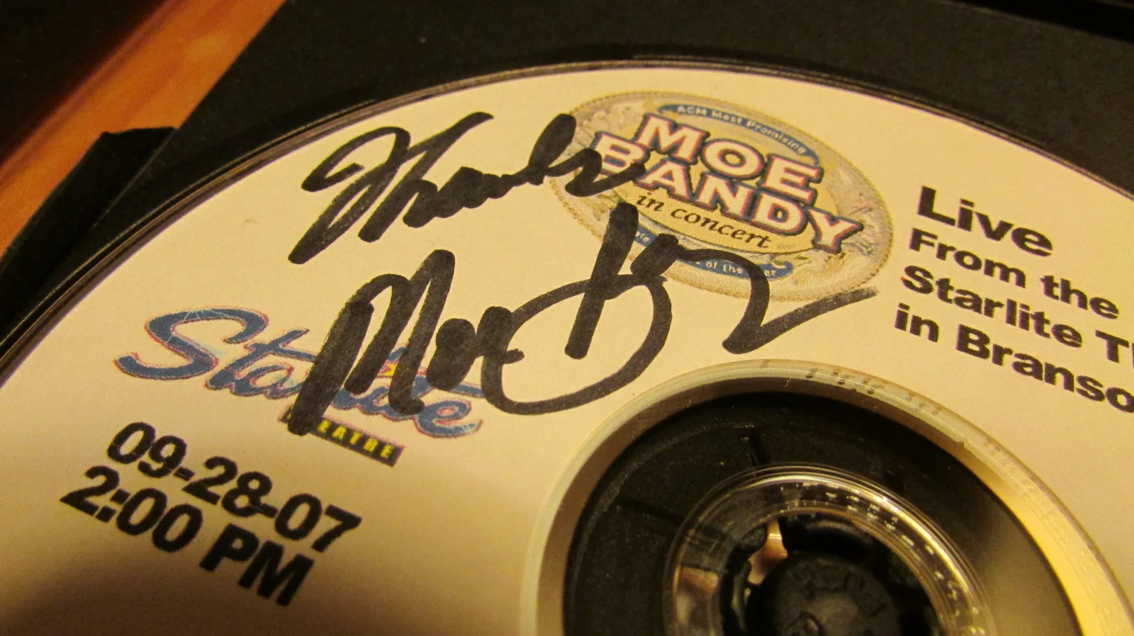 Moe Bandy & Kari Garrison SIGNED DVD & Card RARE Bluegrass Country Music History, изображение 3