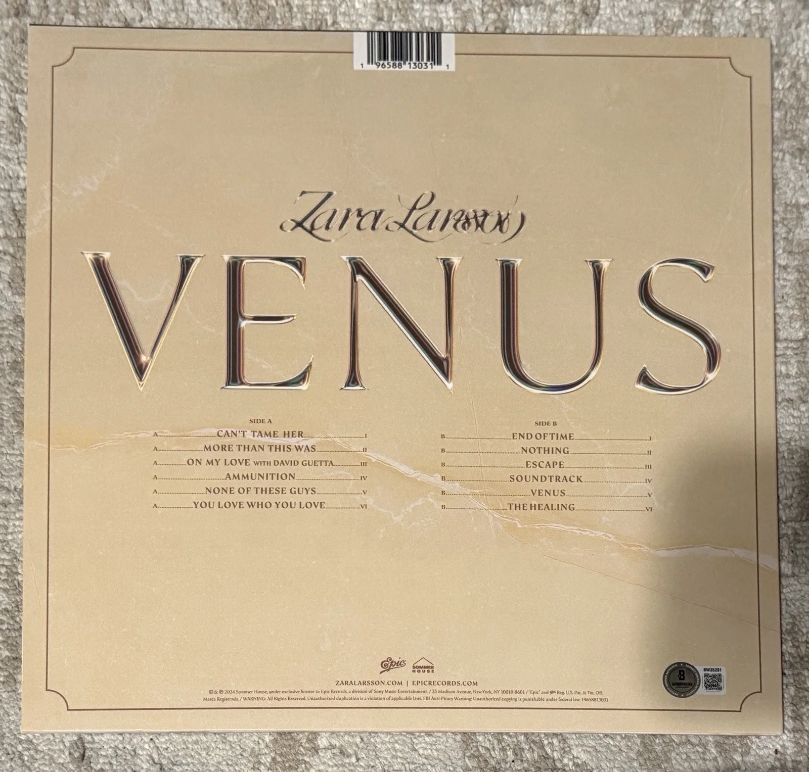 ZARA LARSSON SIGNED VENUS ALBUM VINYL LP - BECKETT COA, изображение 2
