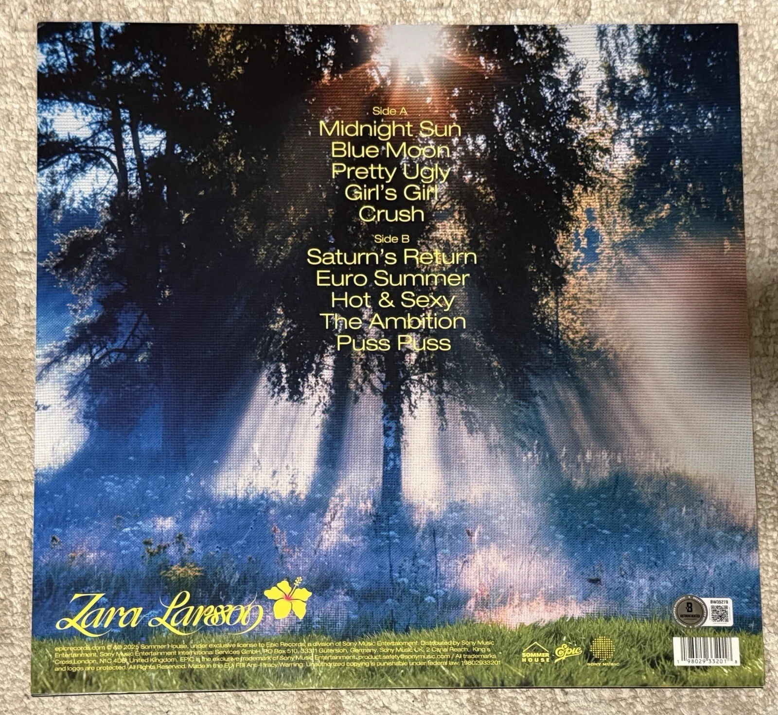 ZARA LARSSON SIGNED MIDNIGHT SUN CLEAR VINYL LP - BECKETT COA, изображение 2