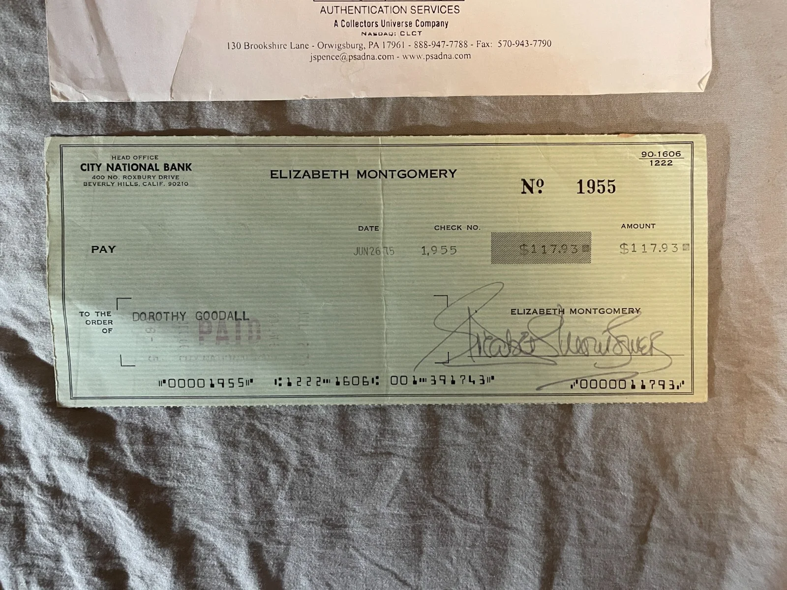 Elizabeth Montgomery — Elizabeth Montgomery Actress Signed Cancelled Check 1975 JSA Authenticated, image 2