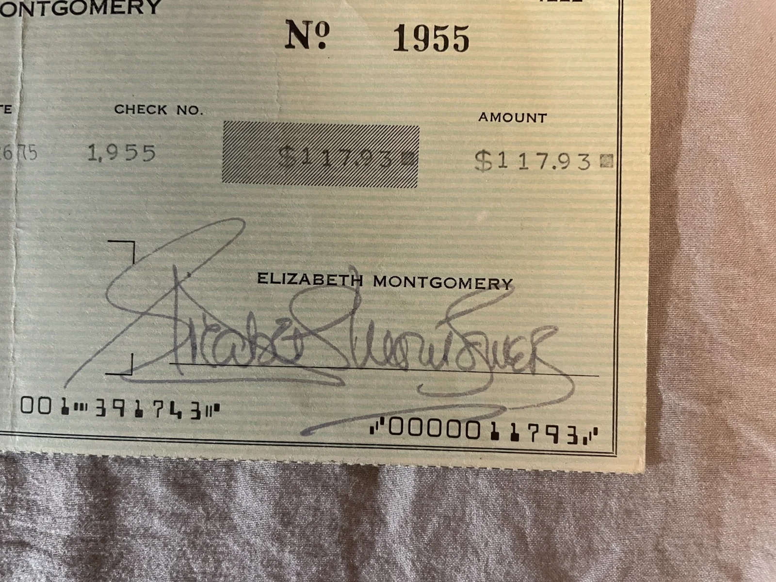 Elizabeth Montgomery — Elizabeth Montgomery Actress Signed Cancelled Check 1975 JSA Authenticated, image 3
