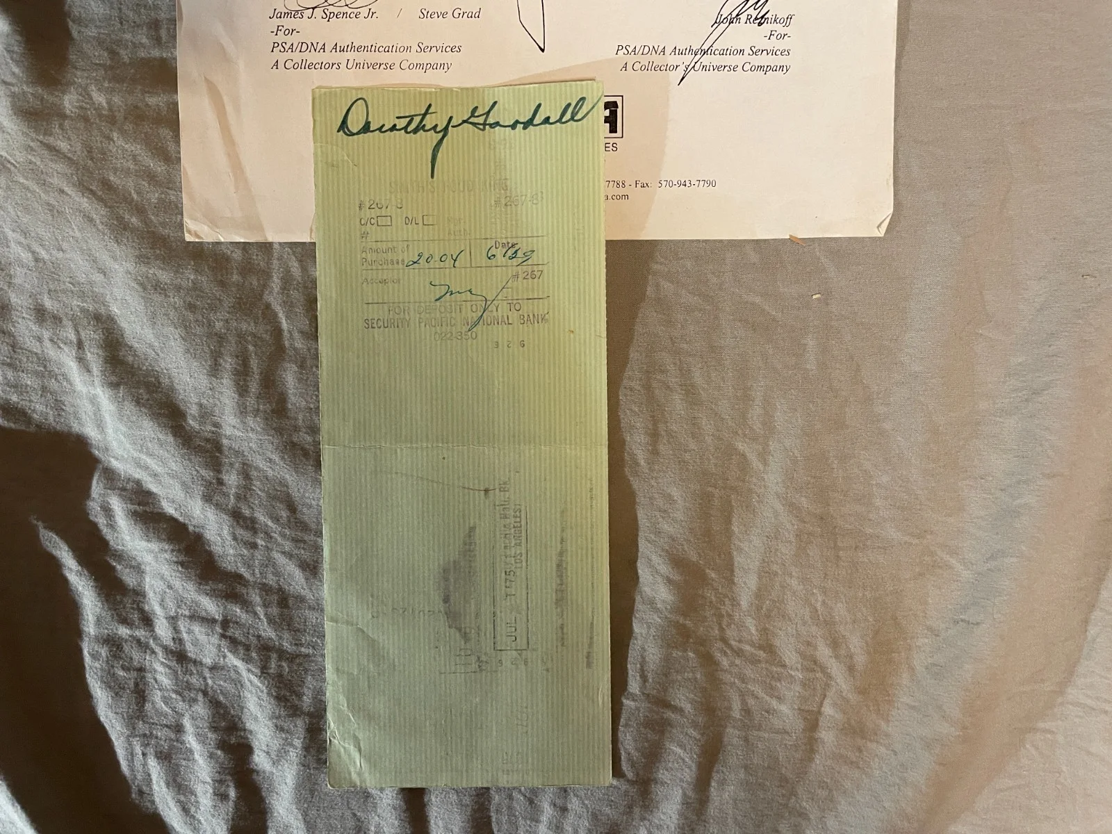 Elizabeth Montgomery — Elizabeth Montgomery Actress Signed Cancelled Check 1975 JSA Authenticated, image 5