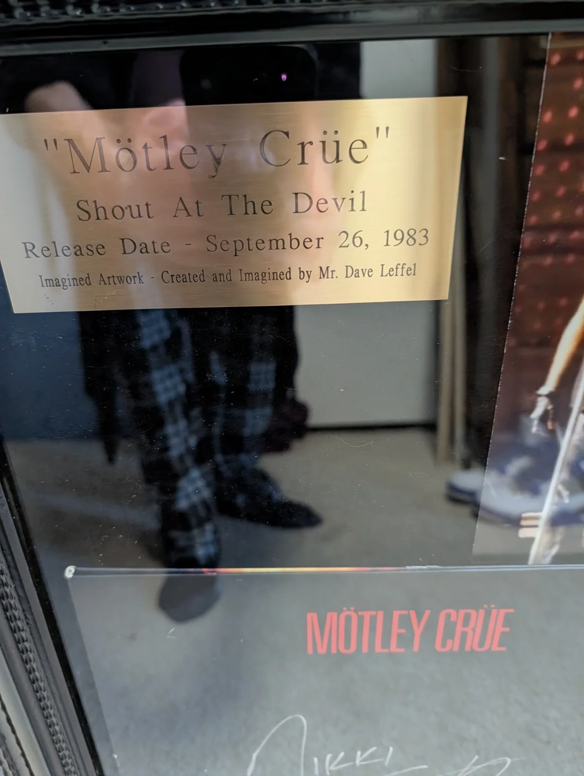 Mötley Crüe Shout At The Devil Signed Framed Record Autographed by Nikki Sixx, изображение 5