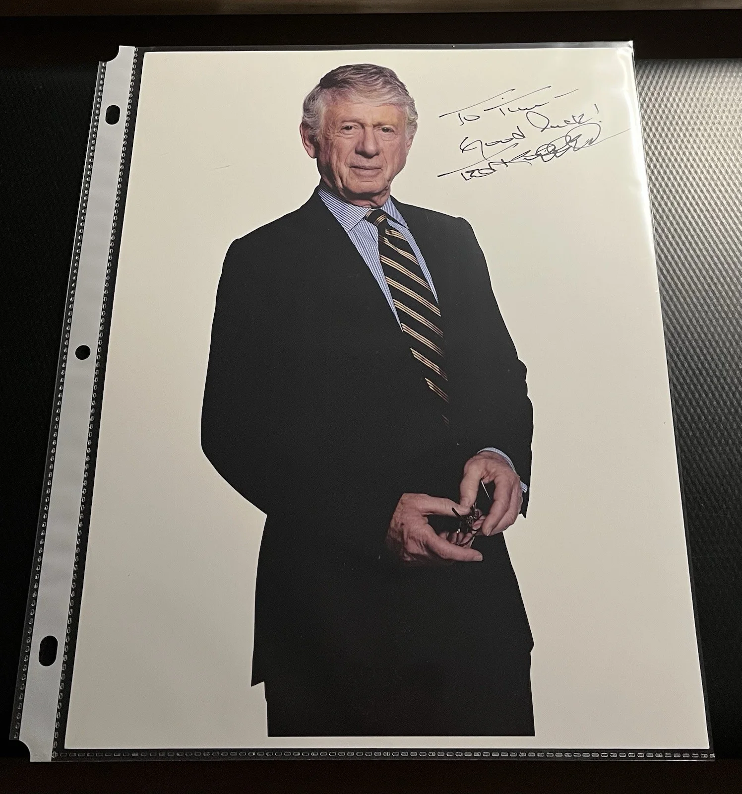 Ted Koppel — Ted Koppel Legendary Newscaster Signed 8.5x11 Photo w/ Top Loader & COA, изображение 3
