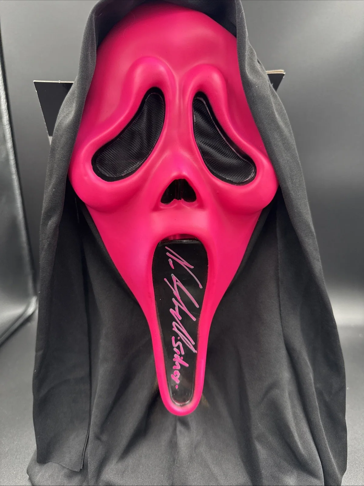 Neve Campbell — Neve Campbell Signed Fun World GhostFace Fluorescent Mask Beckett Witness Scream