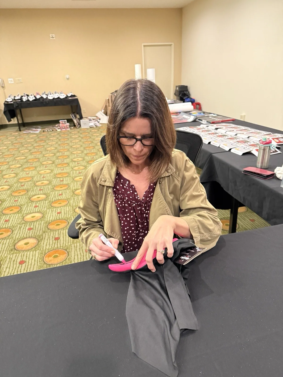 Neve Campbell — Neve Campbell Signed Fun World GhostFace Fluorescent Mask Beckett Witness Scream, image 3