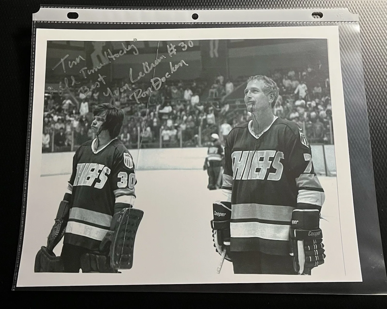 Ron Docken aka Yvon Lebrun #30 Slap Shot Signed 8.5x11 Photo w/ Top Loader & COA, изображение 3