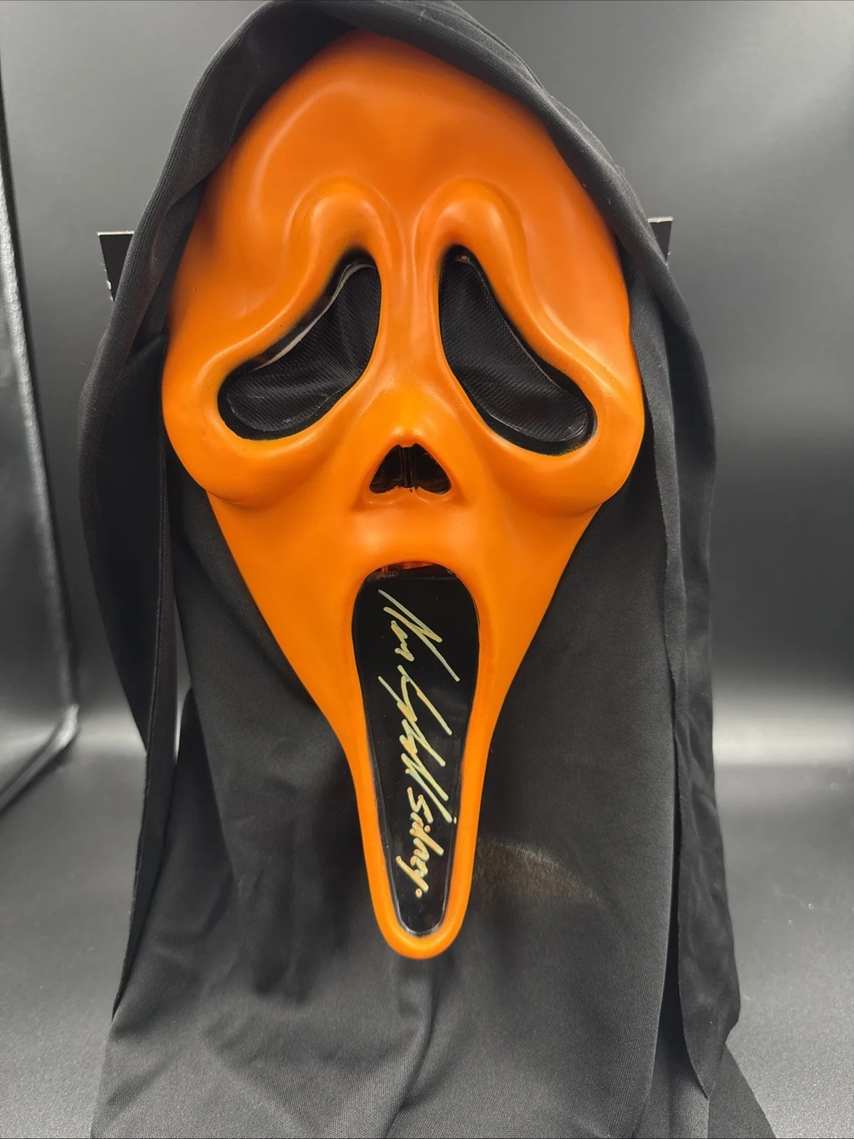 Neve Campbell — Neve Campbell Signed Fun World GhostFace Fluorescent Mask Beckett Witness Scream