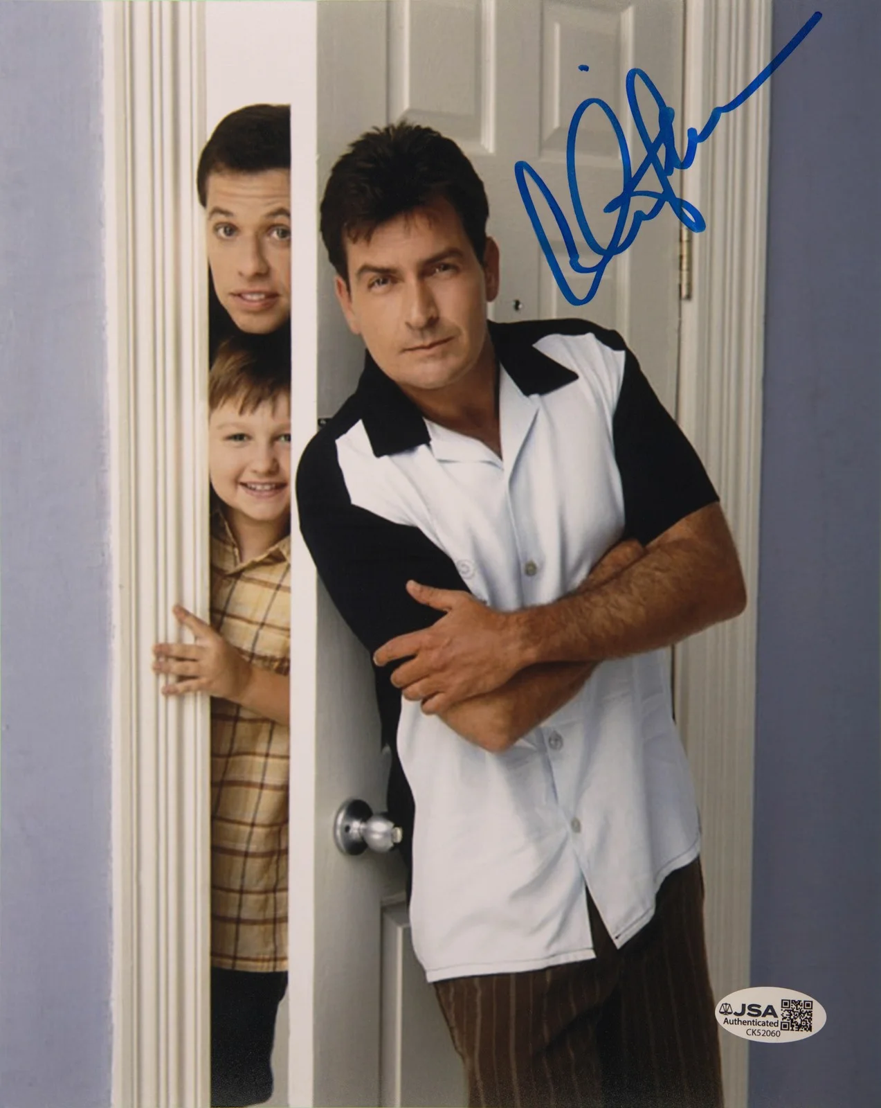 Charlie Sheen — Charlie Sheen Signed 8x10 Photo from Two And A Half Men JSA Private Signing, изображение 2