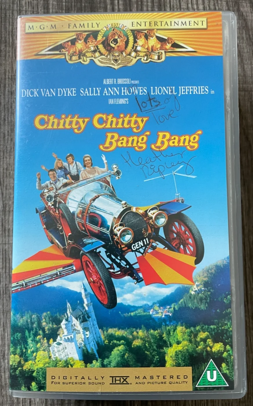 Heather Ripley — Heather Ripley – CHITTY CHITTY BANG BANG Autograph Signed 1990 VHS Tape, изображение 2