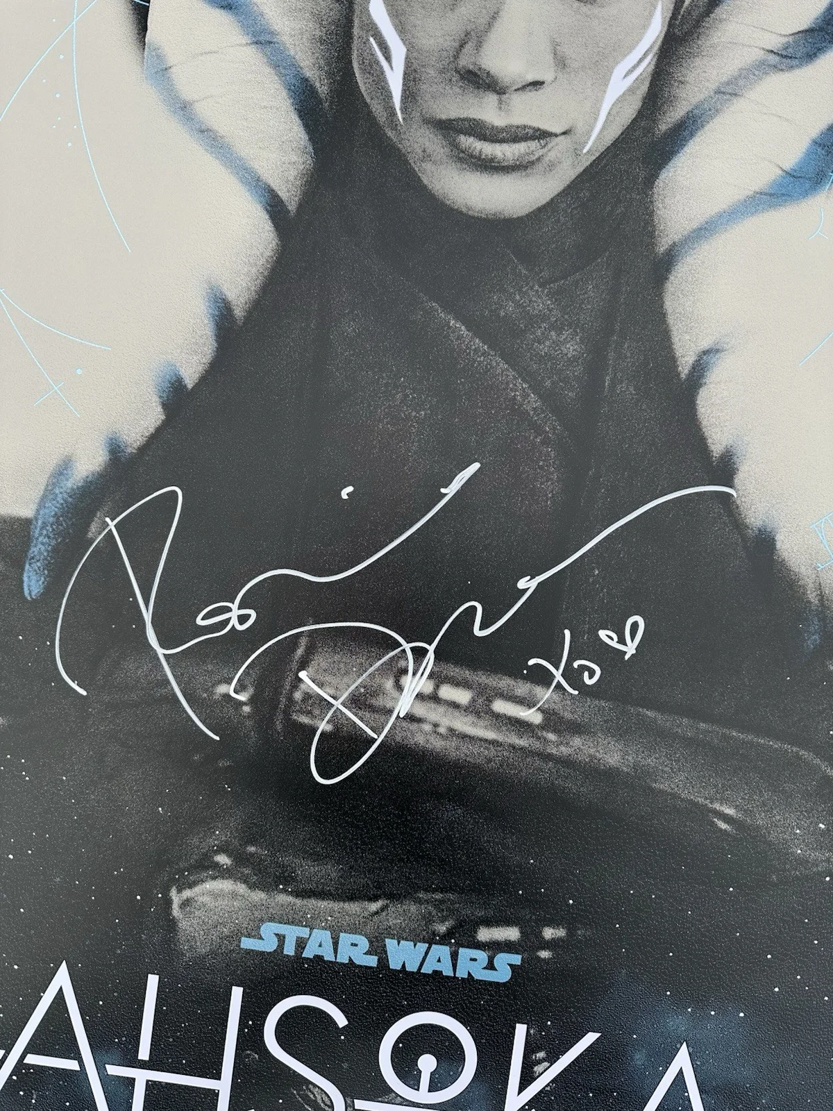 Rosario Dawson — Rosario Dawson Autographed Star Wars Ahsoka Celebrity Authentics 24x36, изображение 2