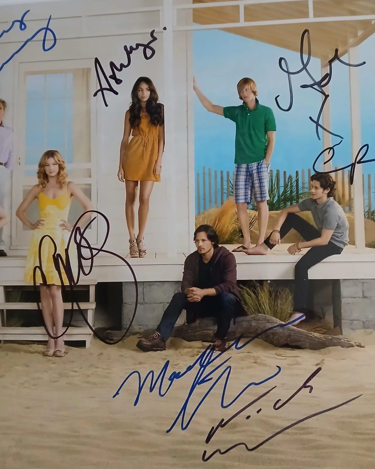 Emily VanCamp — Revenge Cast Signed Framed Photo 18"x15" Emily VanCamp, Gabriel Mann Josh Bowman, изображение 2