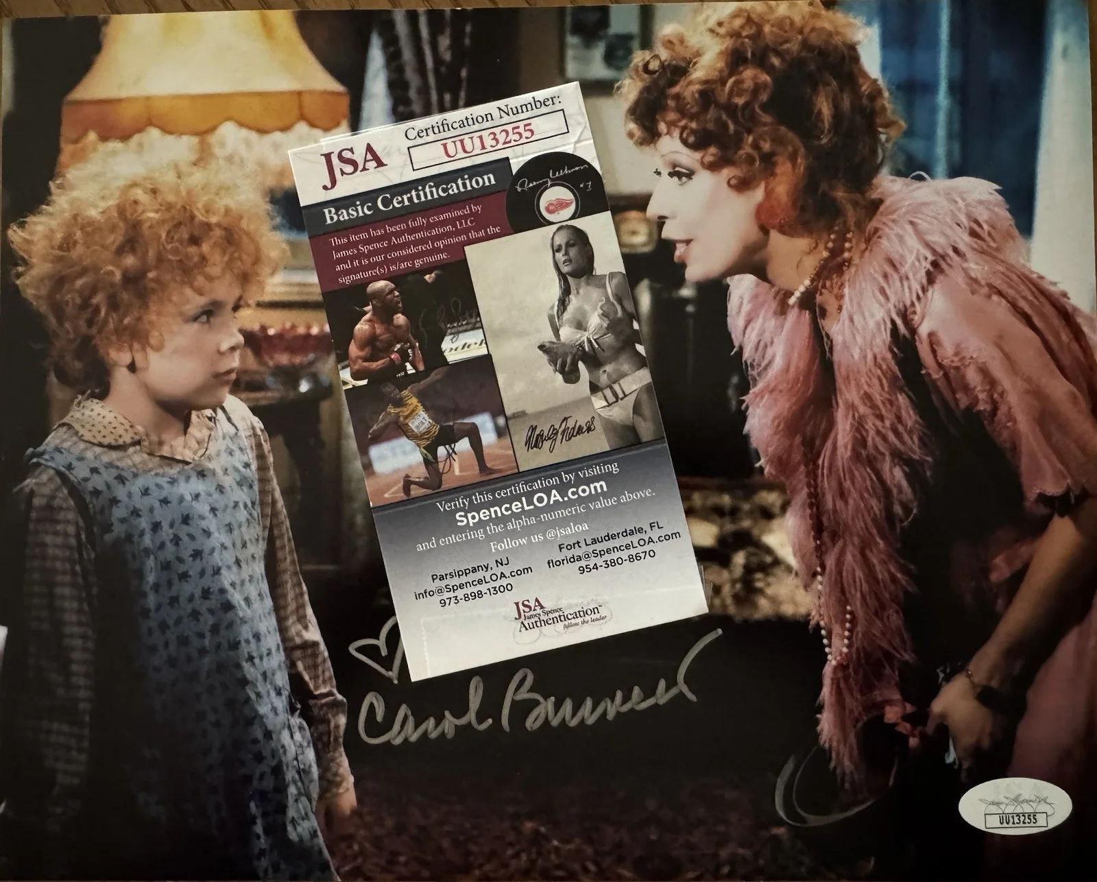 Carol Burnett — Carol Burnett Signed 8x10 Photo JSA COA Actress Comedian “Annie” Entertainer, image 2
