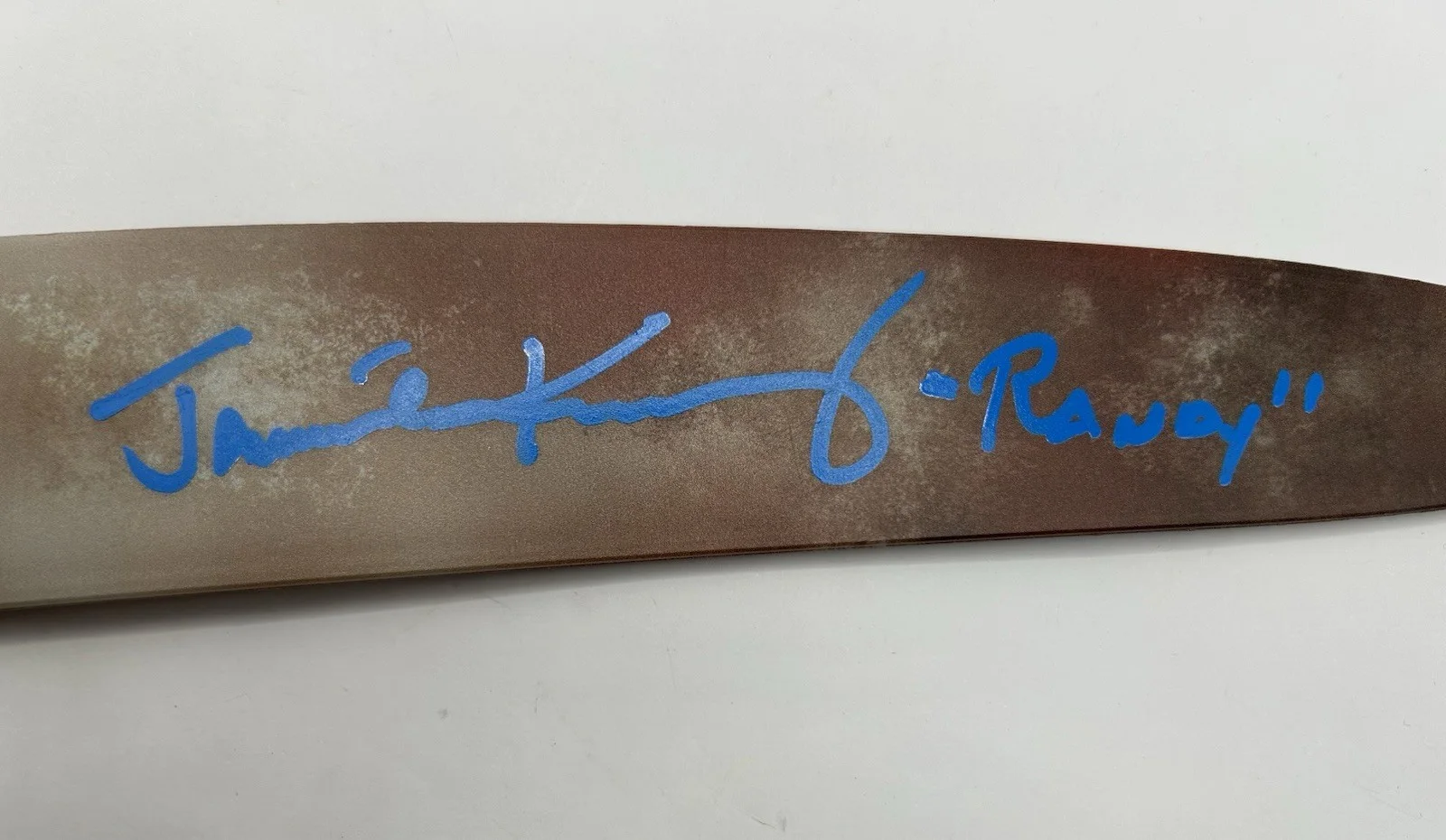 Jamie Kennedy — JAMIE KENNEDY SIGNED GHOSTFACE PLASTIC KNIFE SCREAM RANDY - BECKETT COA, image 3