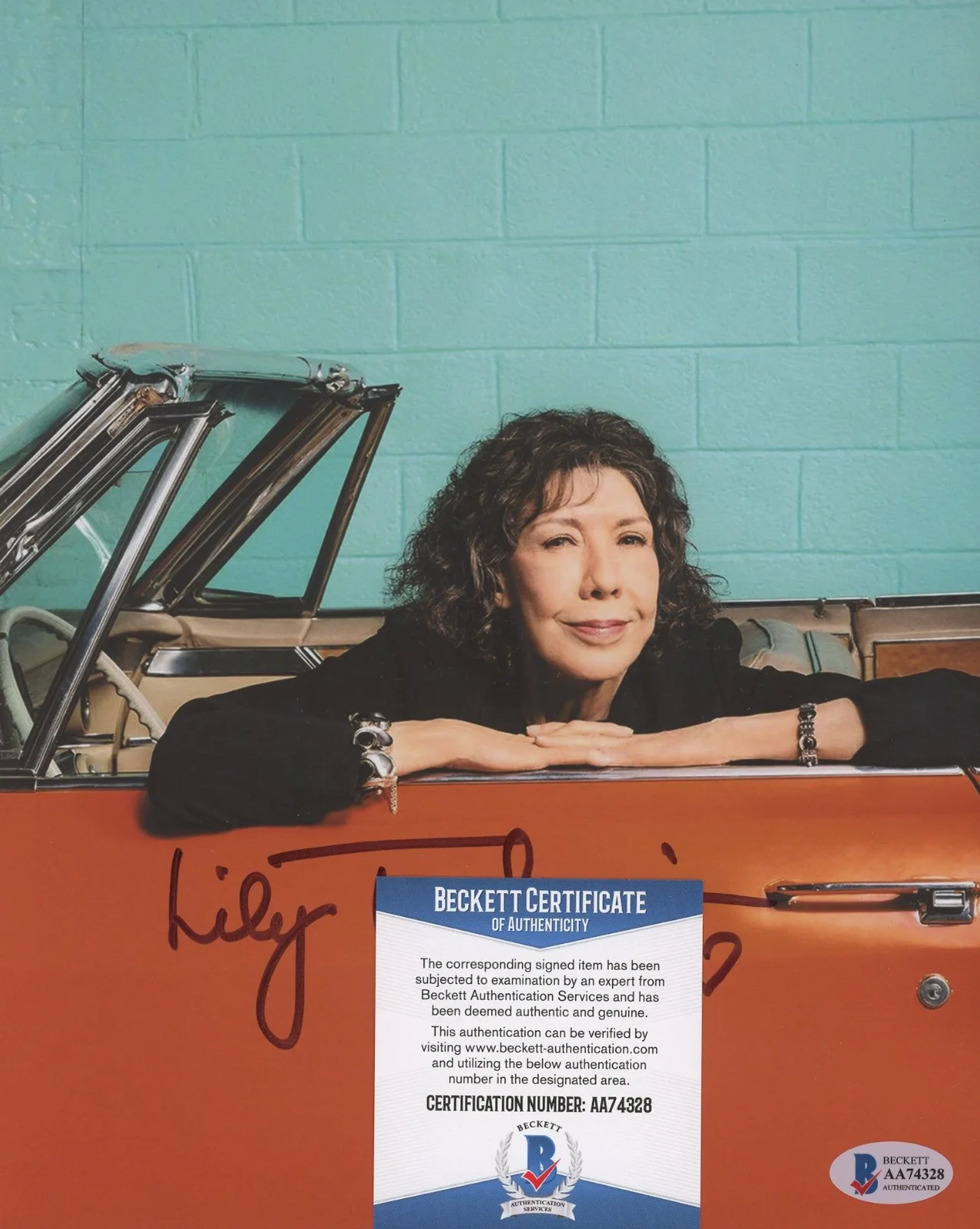 Lily Tomlin — Lily Tomlin Signed 8x10 Photo (Beckett), image 2