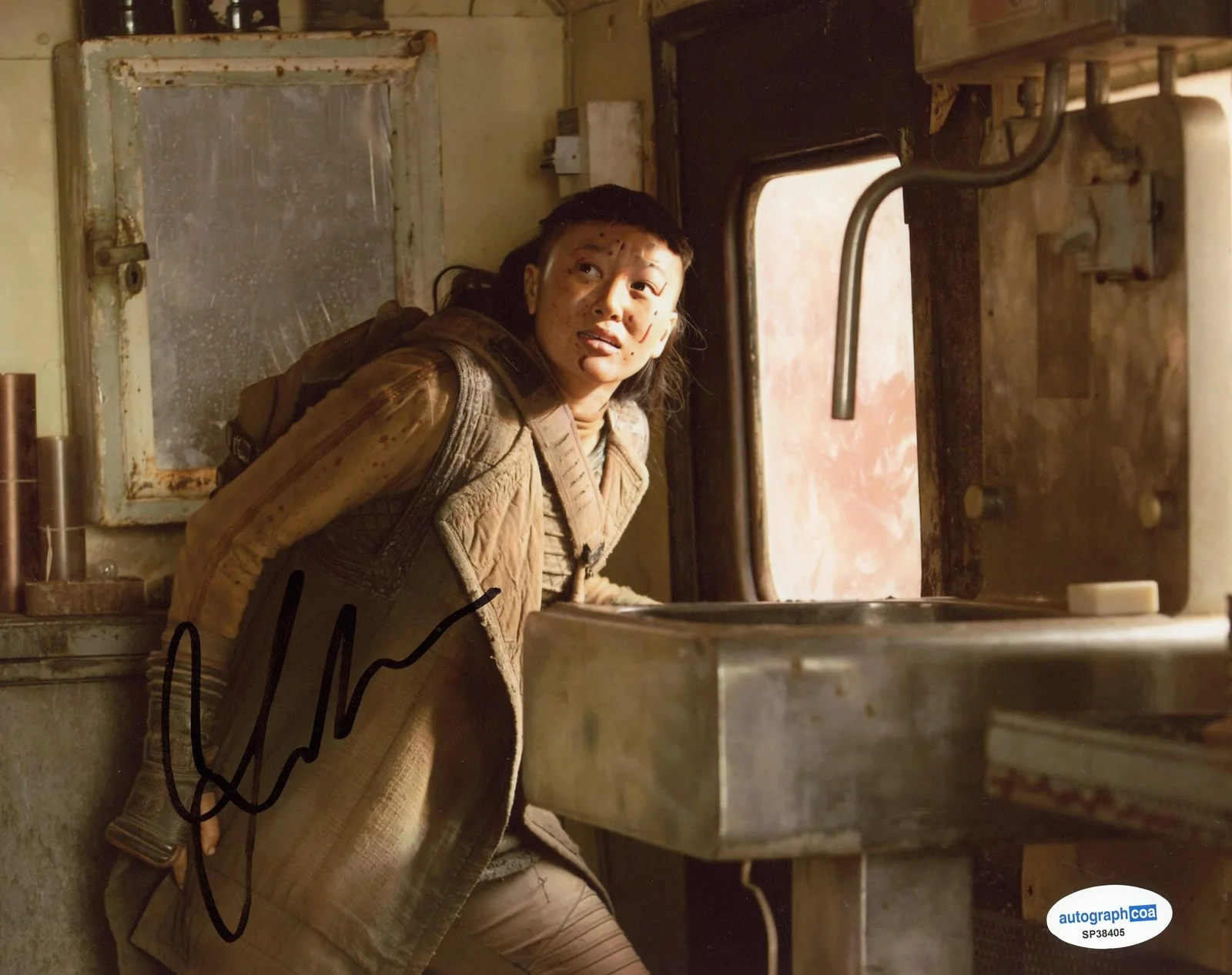 Yerin Ha — Yerin Ha "Halo" AUTOGRAPH Signed Autographed 'Kwan Ha' 8x10 Photo C ACOA, изображение 2