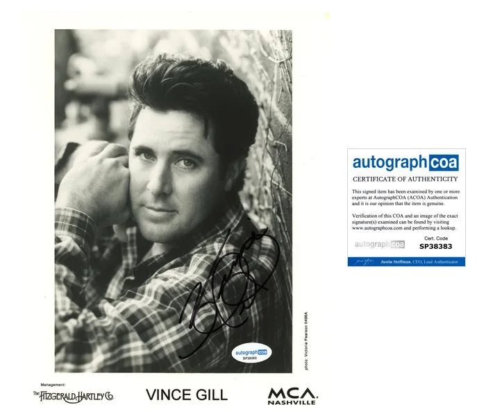Vince Gill — Vince Gill "I Still Believe in You" Country Singer AUTOGRAPH Signed 8x10 Photo