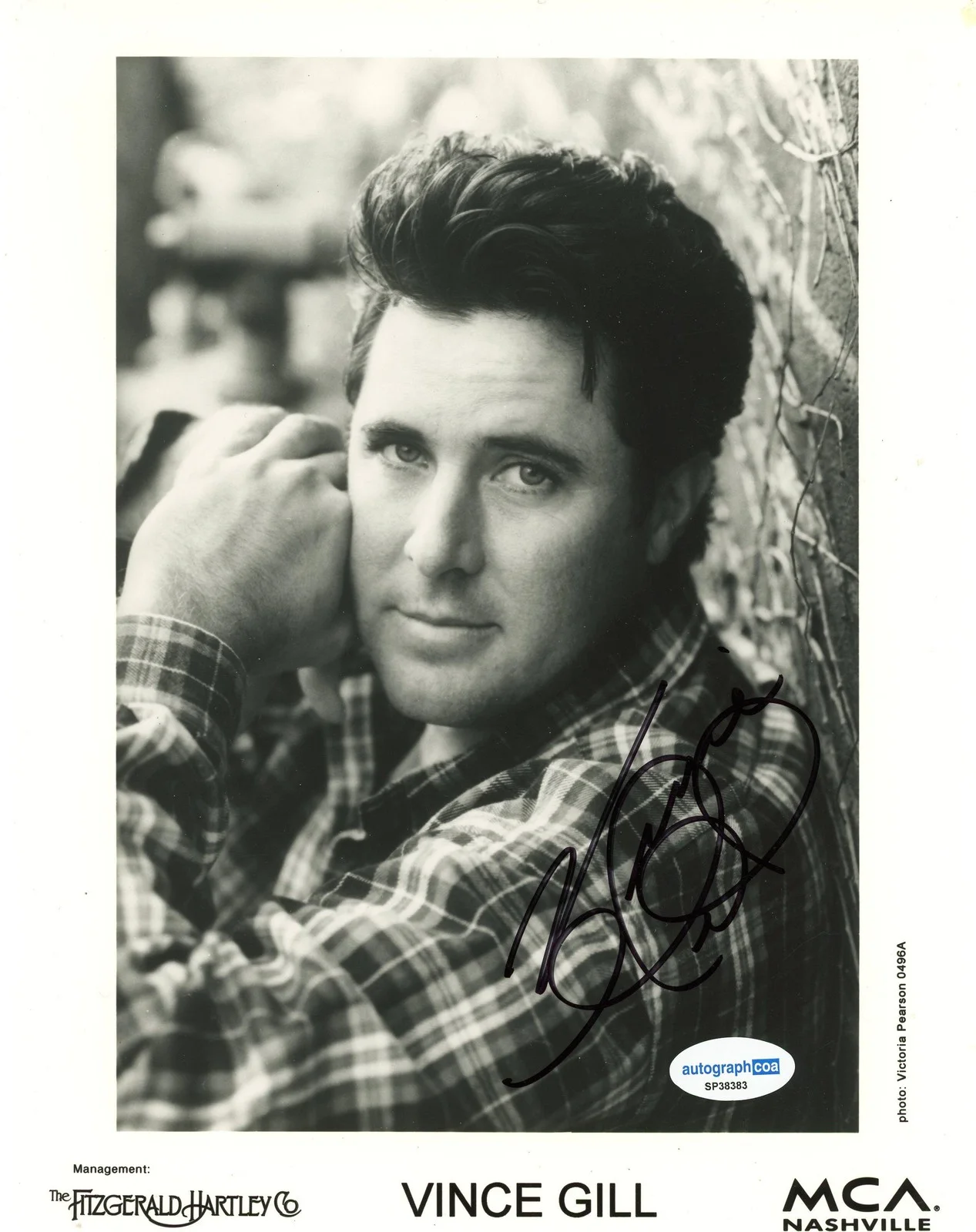 Vince Gill — Vince Gill "I Still Believe in You" Country Singer AUTOGRAPH Signed 8x10 Photo, изображение 2