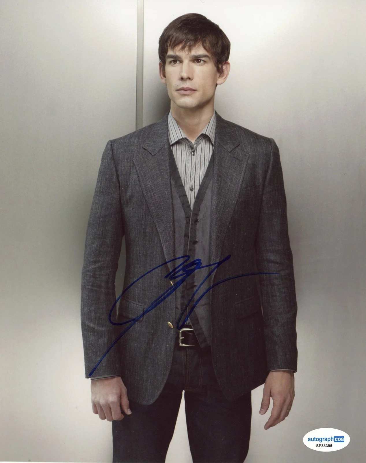 Christopher Gorham — Christopher Gorham "Covert Affairs" AUTOGRAPH Signed 'Auggie' 8x10 Photo B ACOA, image 2