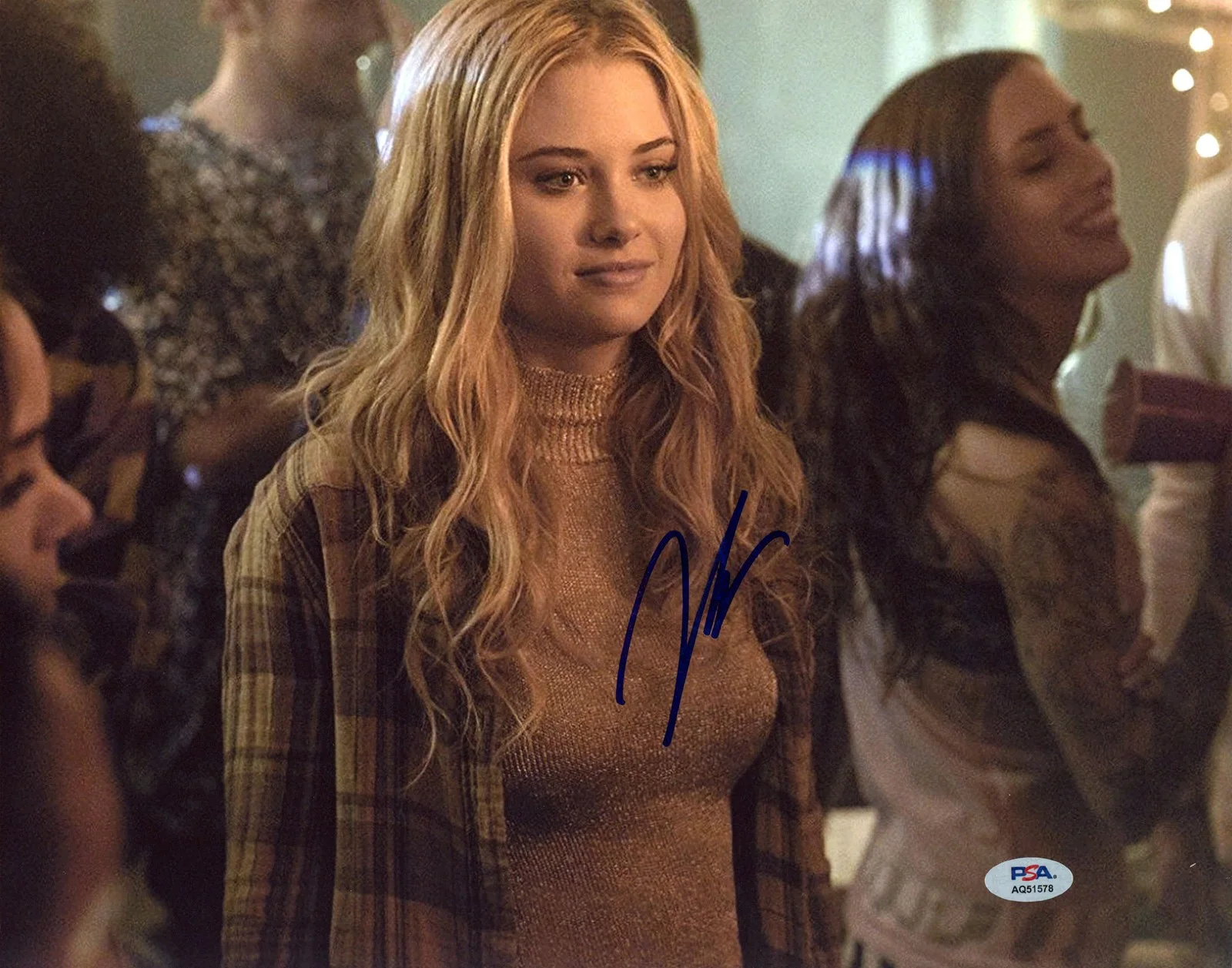 Virginia Gardner — Virginia Gardner Marvel's Runaways Authentic Signed 11x14 Photo PSA/DNA #AQ51578