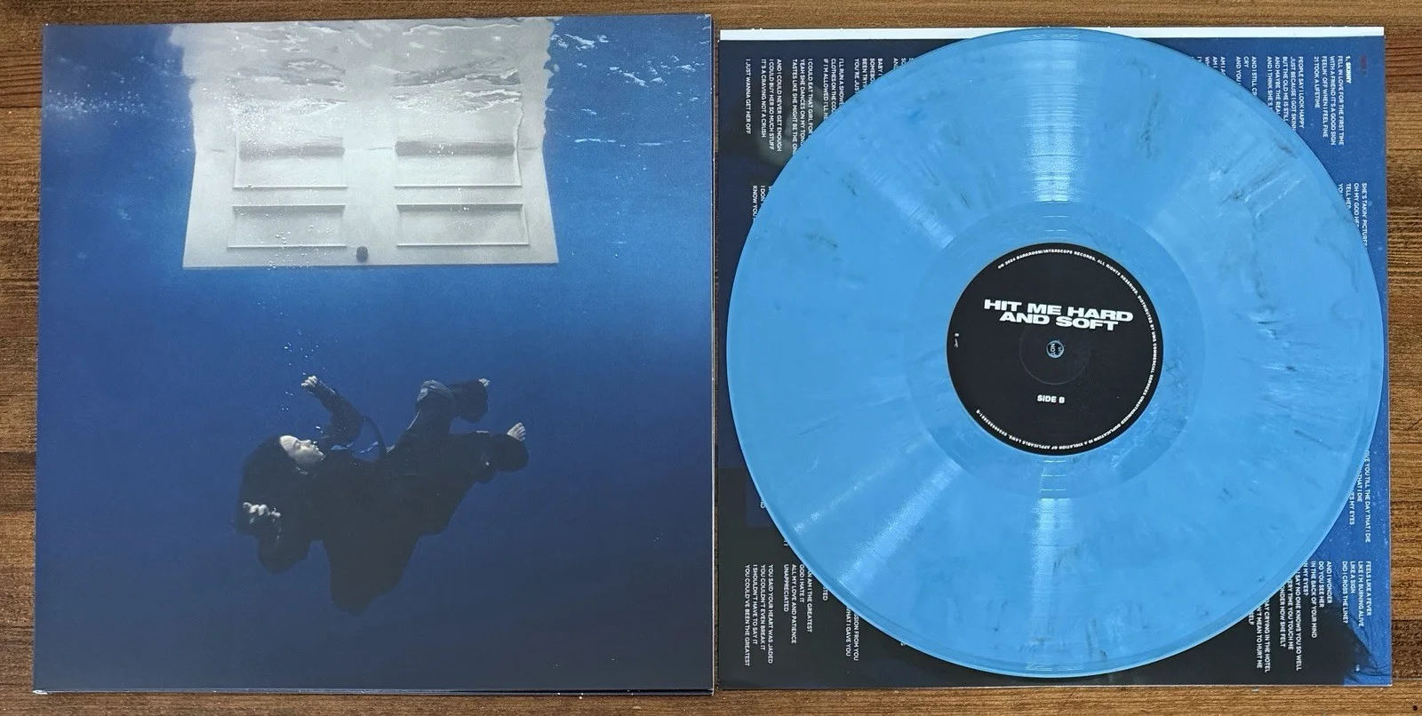 Billie Eilish — BILLIE EILISH HIT ME HARD SOFT VINYL & SIGNED AUTO COVER PHOTO CARD PSA DNA COA, изображение 2