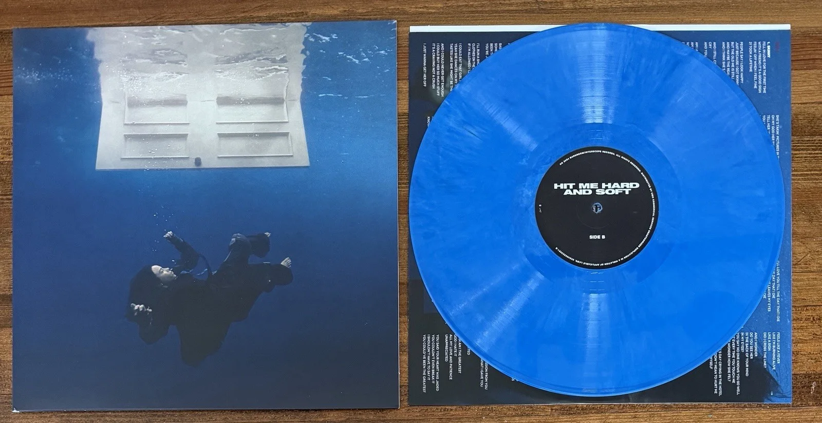 Billie Eilish — BILLIE EILISH HIT ME HARD SOFT VINYL & SIGNED AUTO ALBUM COVER CARD PSA DNA COA, изображение 3