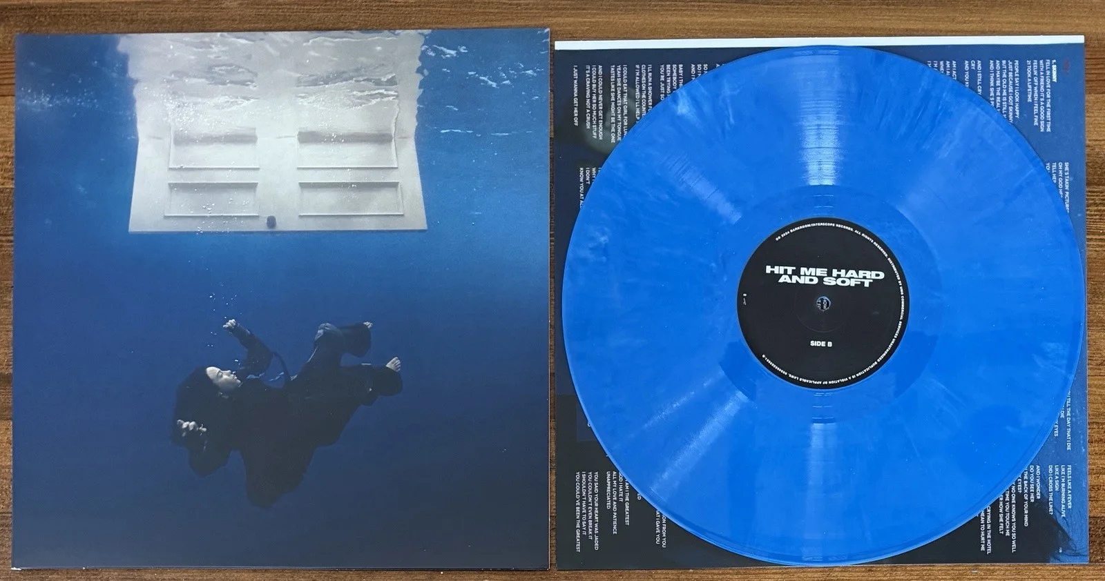 Billie Eilish — BILLIE EILISH HIT ME HARD SOFT VINYL & SIGNED AUTO ALBUM PHOTO CARD PSA DNA COA, изображение 2