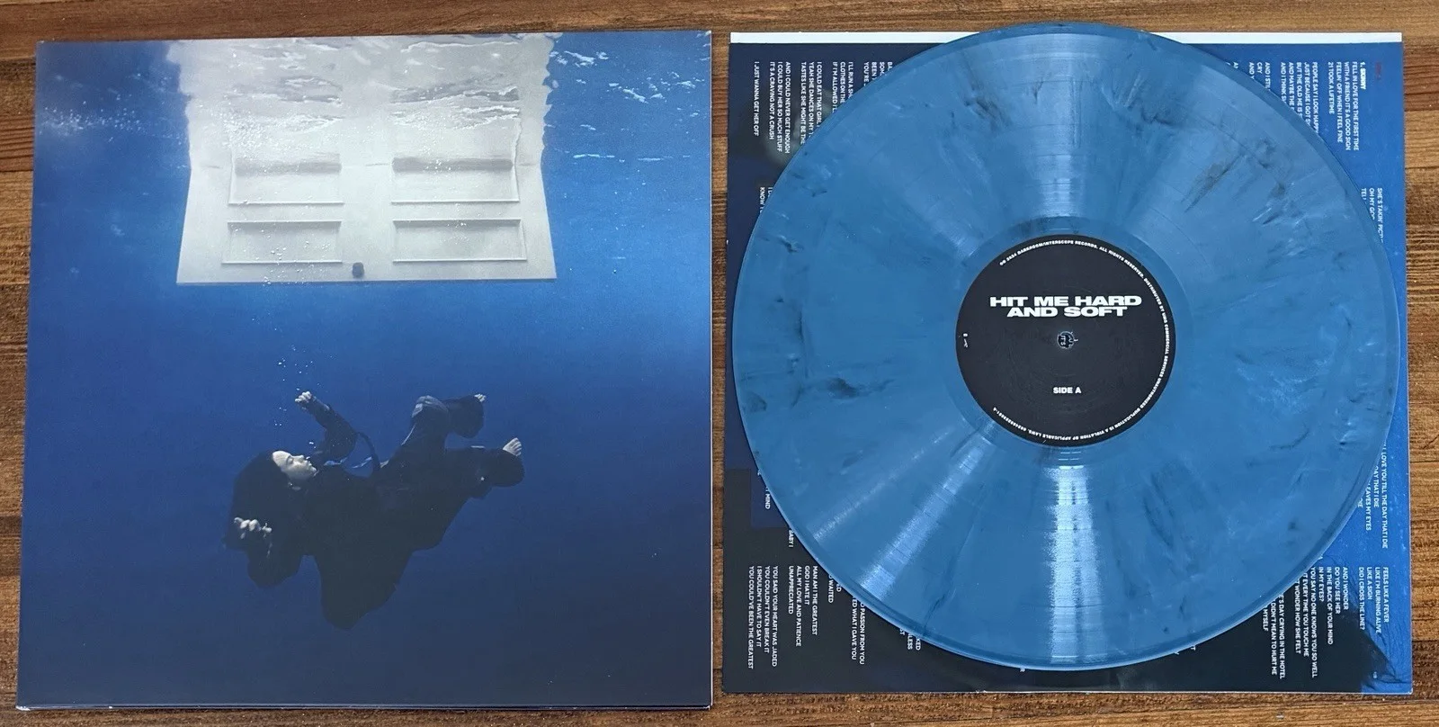 Billie Eilish — BILLIE EILISH HIT ME HARD SOFT VINYL & SIGNED AUTOGRAPH COVER CARD PSA DNA COA, изображение 2