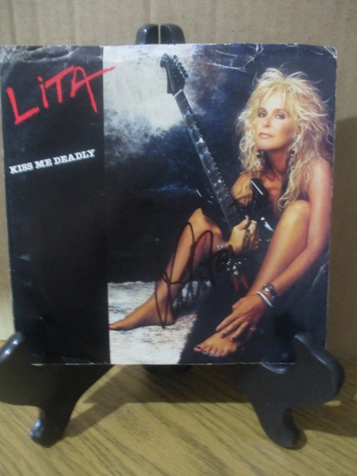 LITA FORD (THE RUNAWAYS) JSA CERTIFIED AUTHENTIC AUTOGRAPHED/SIGNED VINYL 45, image 2