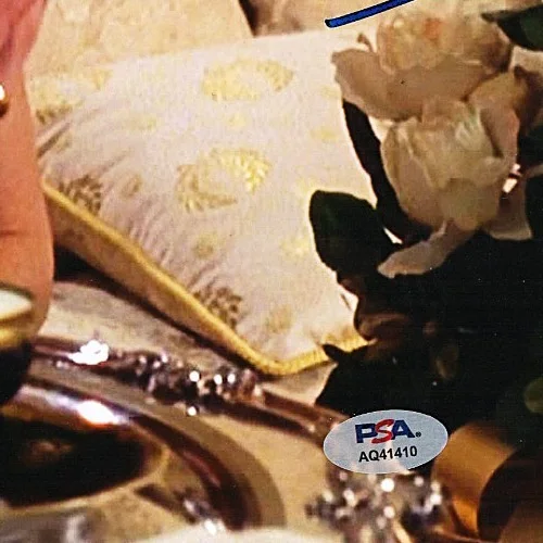 ELIZABETH HURLEY as Vanessa Signed Autograph "AUSTIN POWERS" 11x14 Photo PSA/DNA, изображение 3