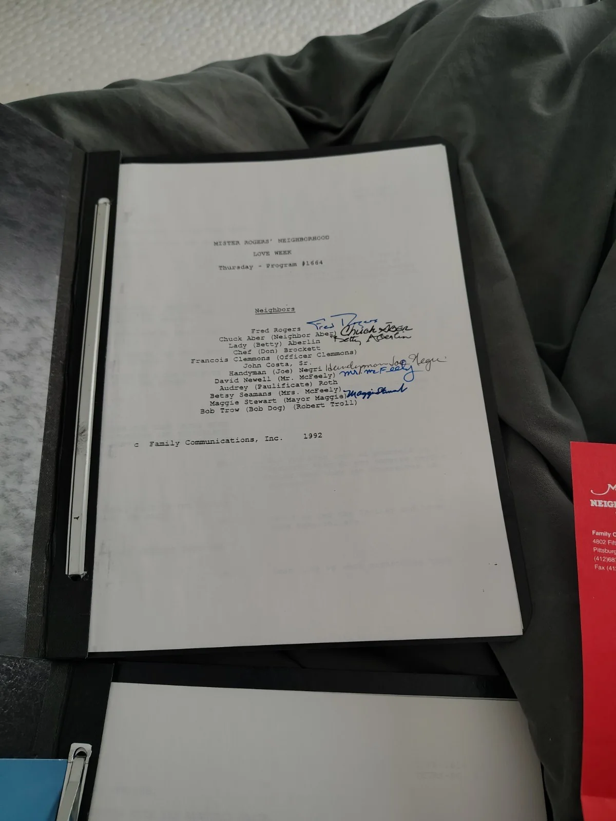 The cast of Mr Rogers neighborhood — autograph script, image 4