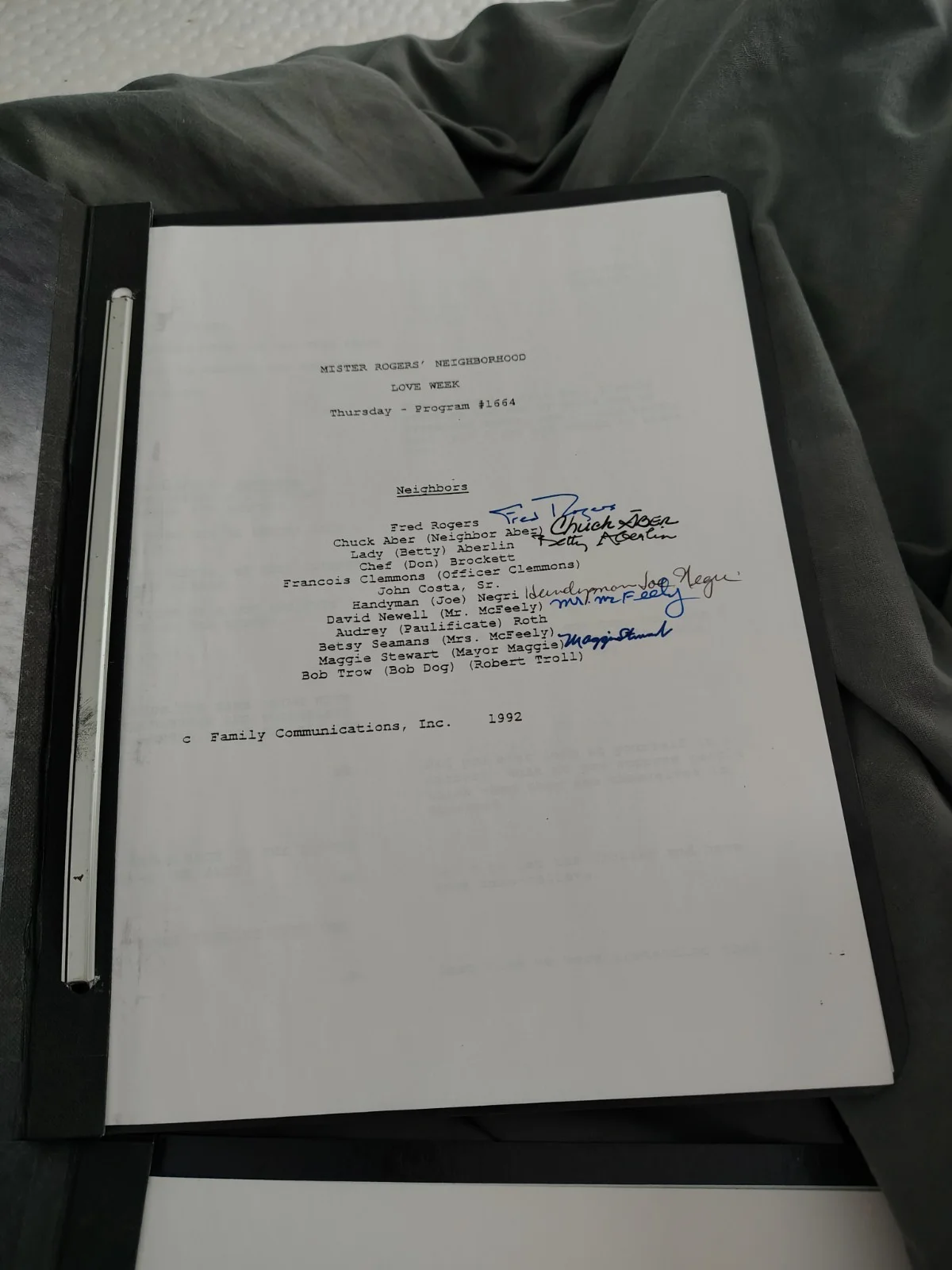 The cast of Mr Rogers neighborhood — autograph script, image 5