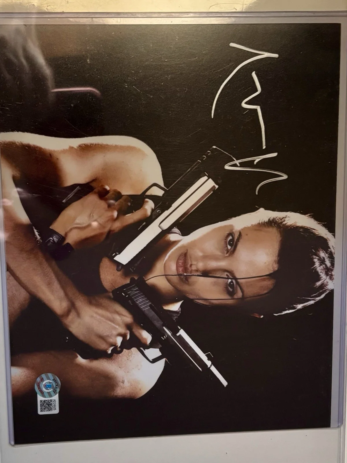 Angelina Jolie Signed 8x10 Beckett, image 3