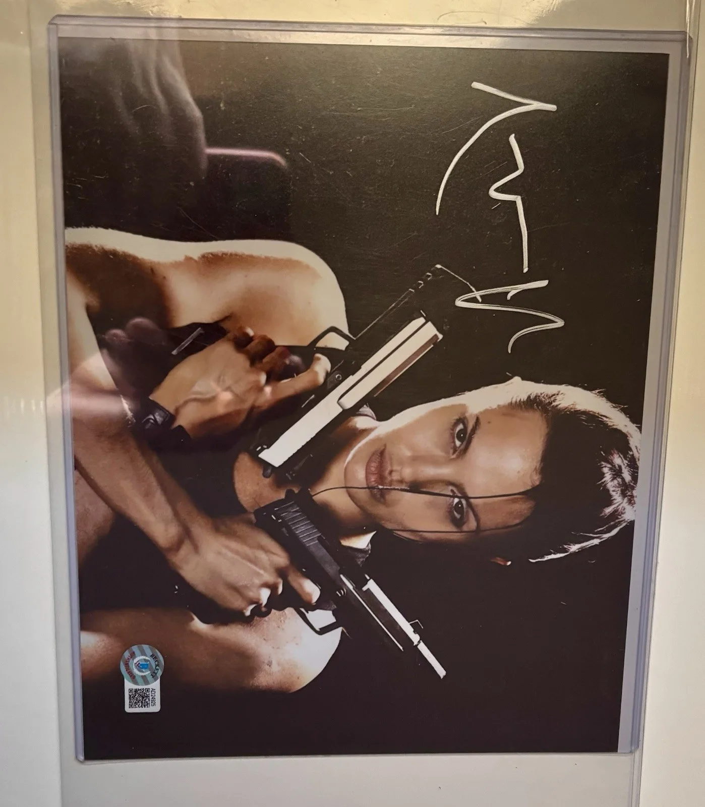 Angelina Jolie Signed 8x10 Beckett, image 4