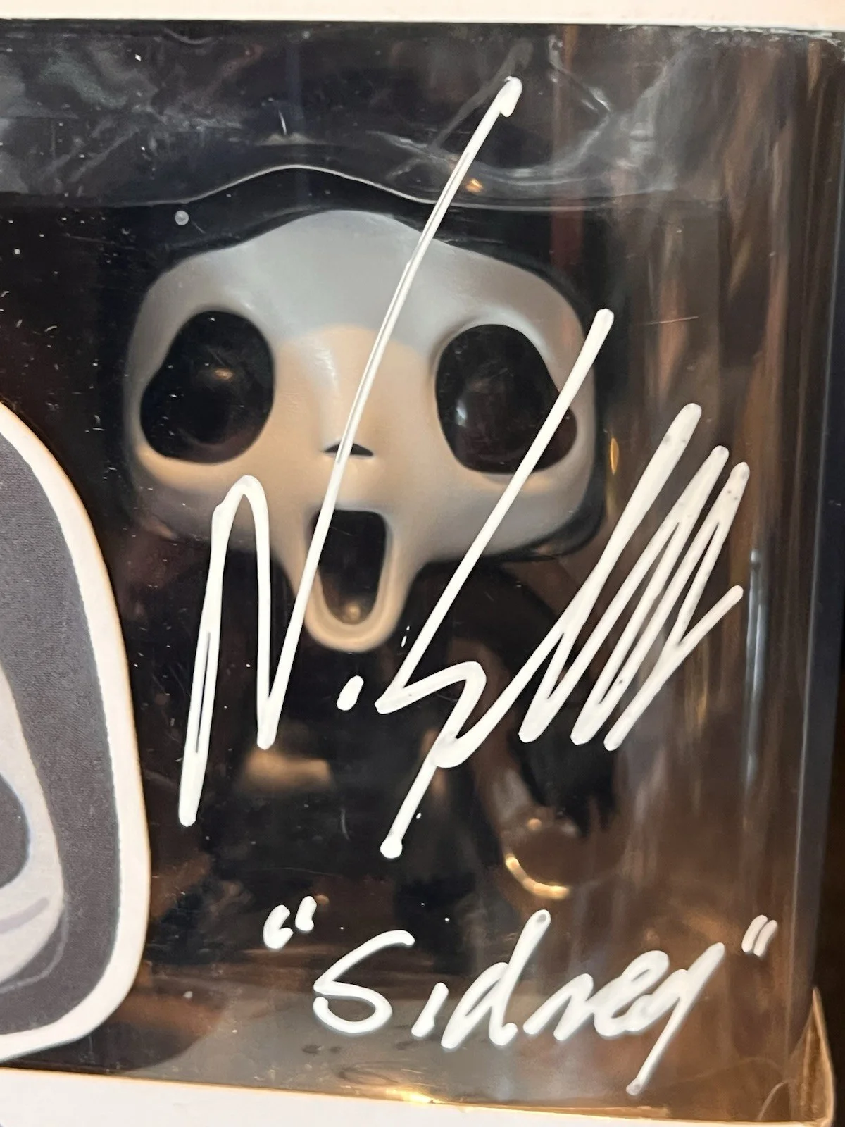 Neve Campbell — Neve Campbell signed Funko Pop Ghostface Sidney Prescott Scream Beckett, изображение 2