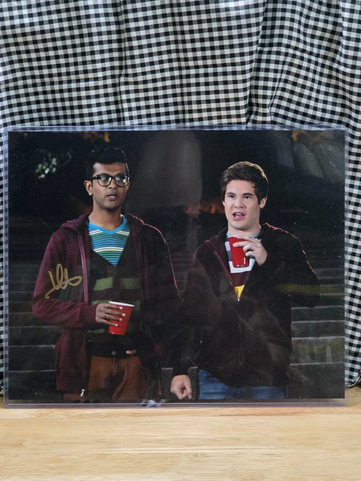 Utkarsh Ambudkar — Utkarsh Ambudkar Signed 8x10 Photo Donald Pitch Perfect Autograph JSA
