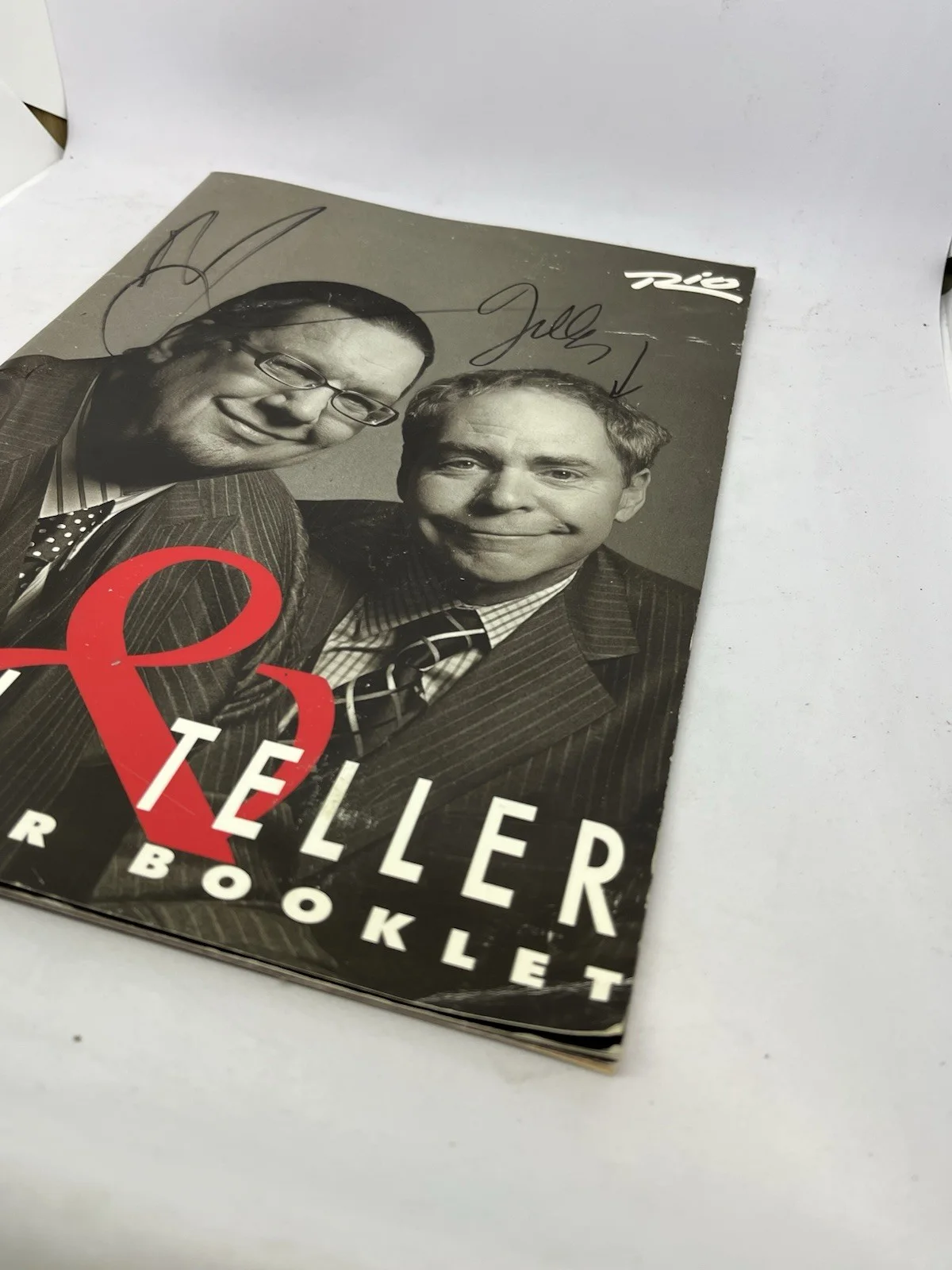 Penn, Teller — Penn & Teller Signed Souvenir Booklet — Authentic Magic Legends Autograph!, image 4